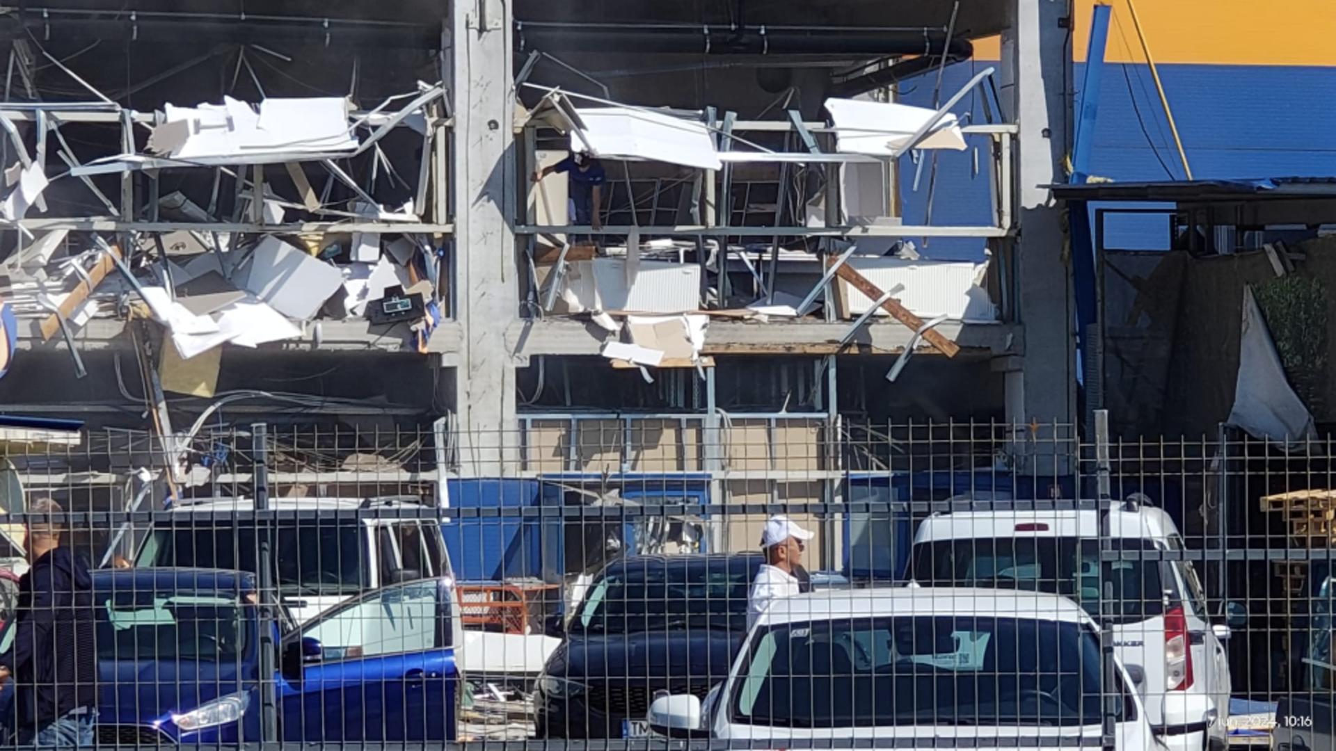 Explozie puternică la Botoșani, în incinta Dedeman. Magazinul a fost evacuat VIDEO