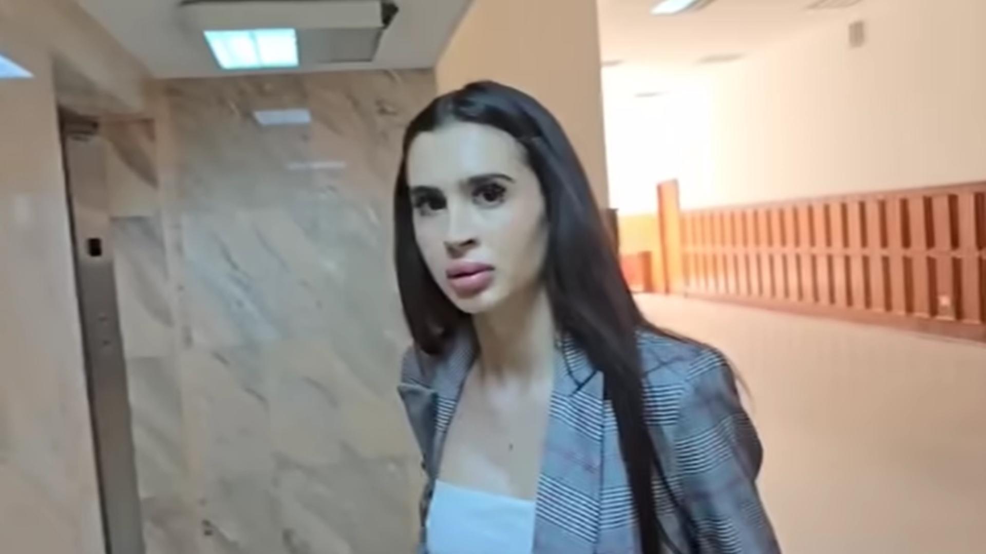 Fosta iubită a lui Vlad Pascu a ajuns la Tribunal. Foto: Captură YouTube