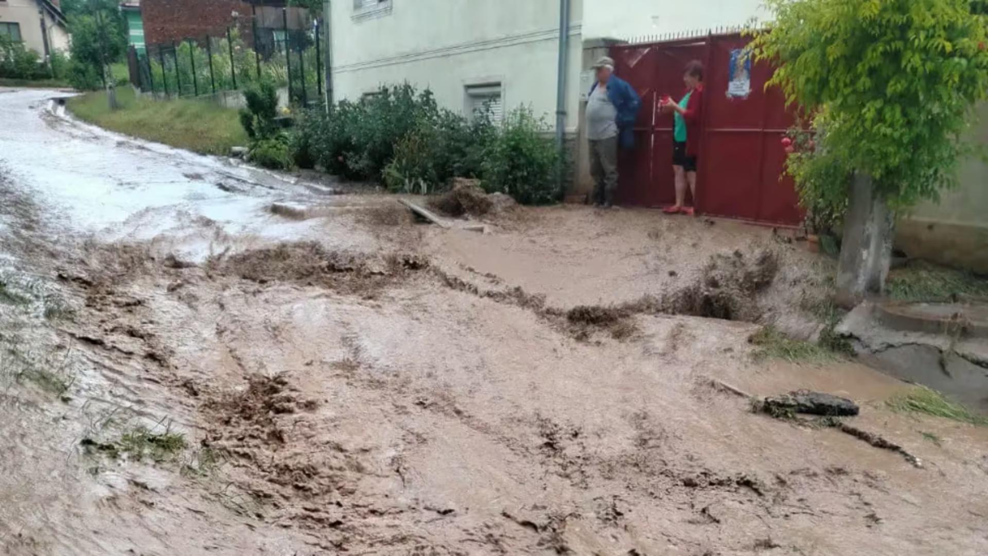 Iadul pe pâmânt într-o comună din Alba. Puhoaiele au distrus totul în cale – VIDEO