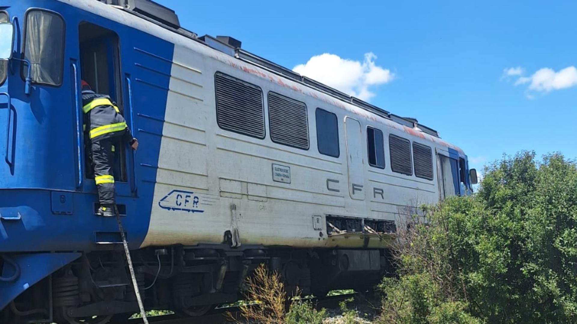Incendiu la locomotiva trenului Oradea Mangalia. Foto arhivă/ ISU