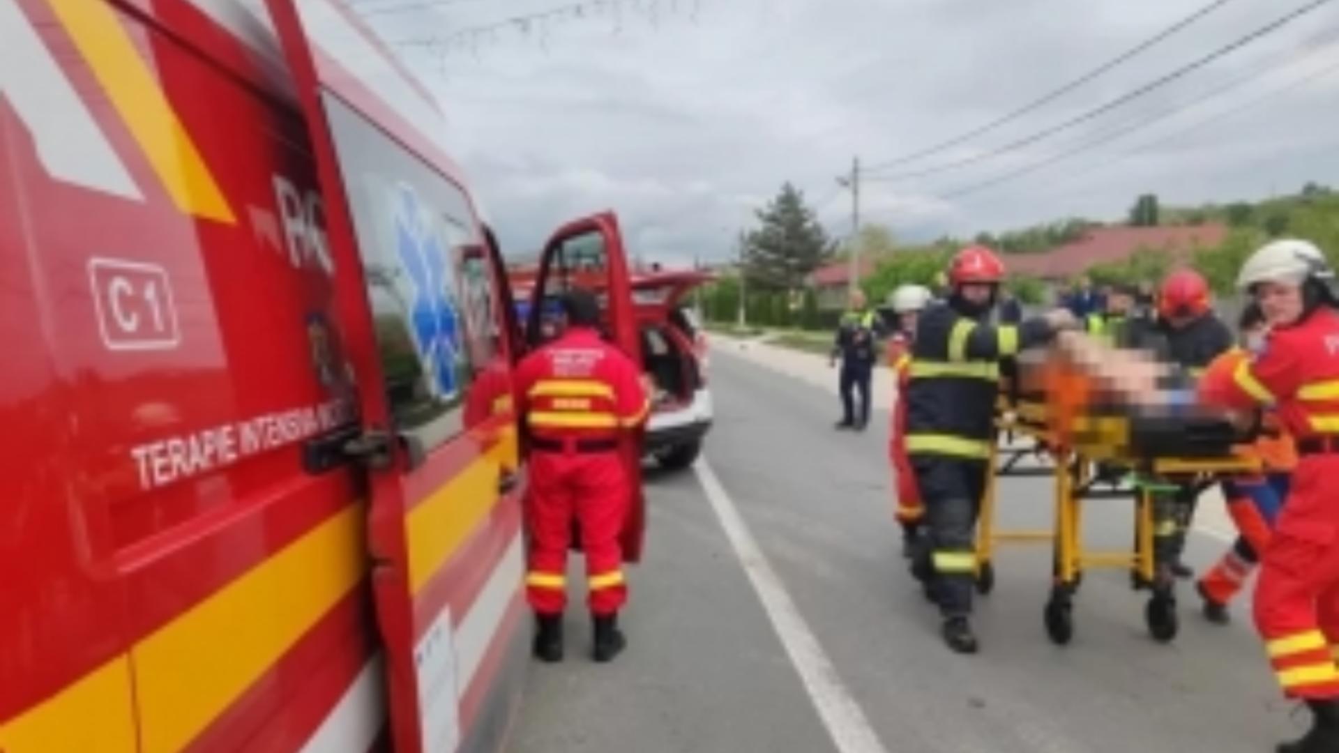 Accident rutier pe DN24. Impact puternic între un autoturism și o autoutilitară, soldat cu patru victime