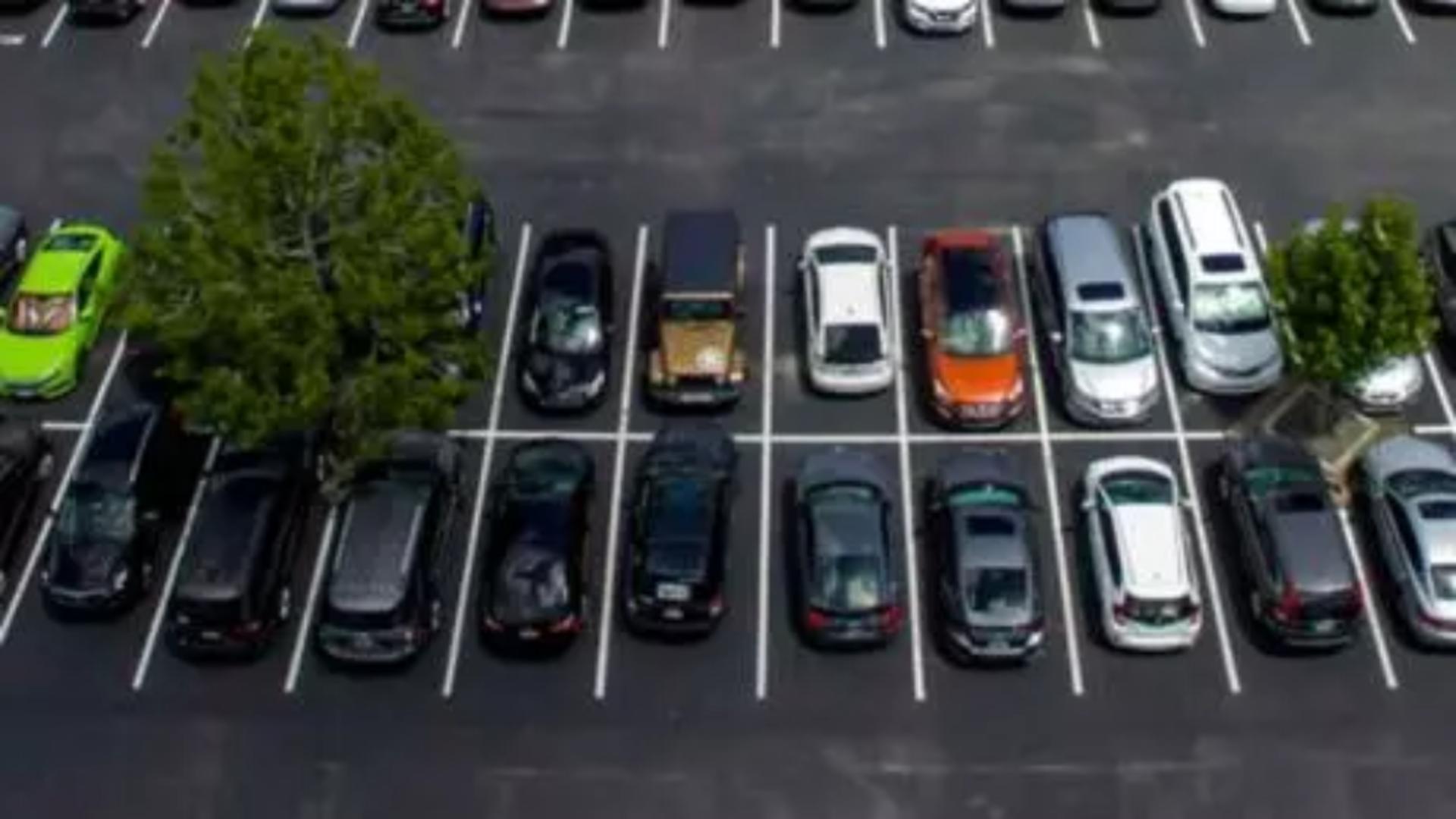 Orașul din România unde plătești 500 dacă ocupi un loc de parcare rezervat. Amenzile draconice îi pun pe jar pe localnici