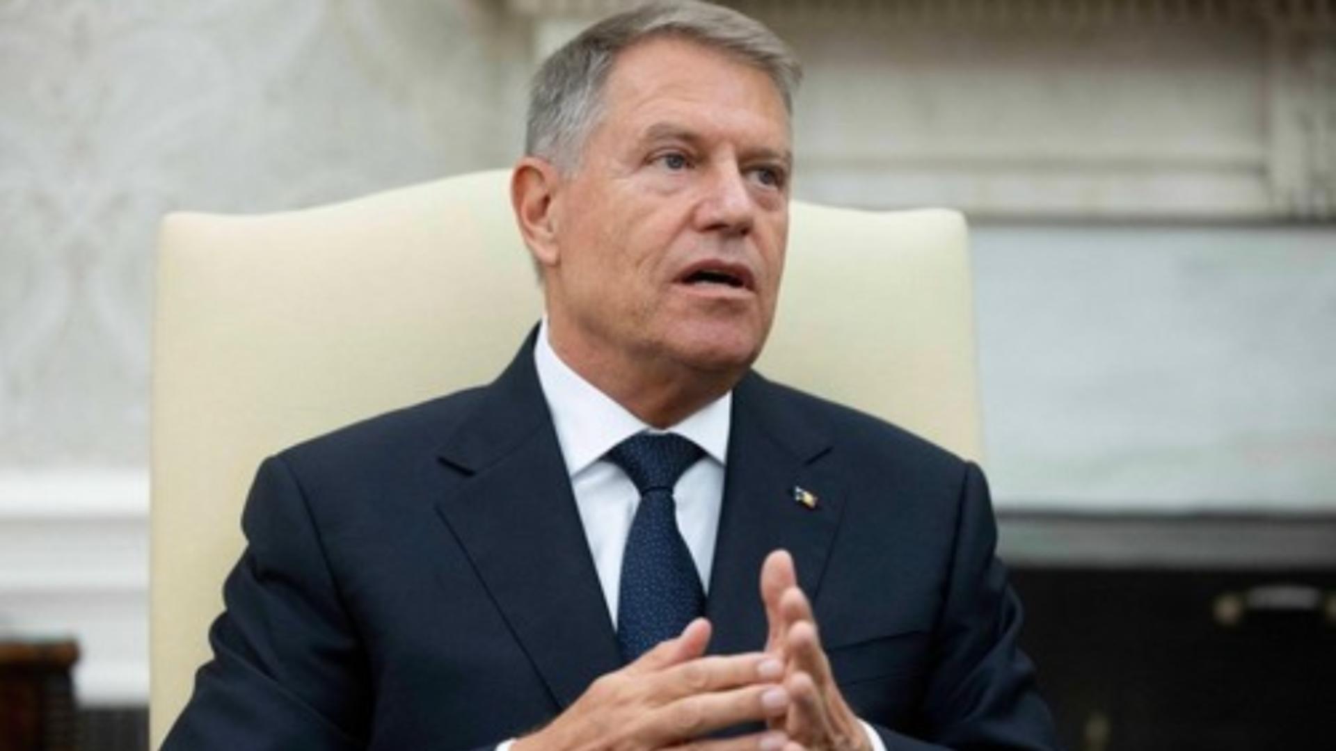 Iohannis, sub tirul ironiilor după ce a felicitat naționala României: “Așa tare au strigat oamenii, că v-au trezit?”