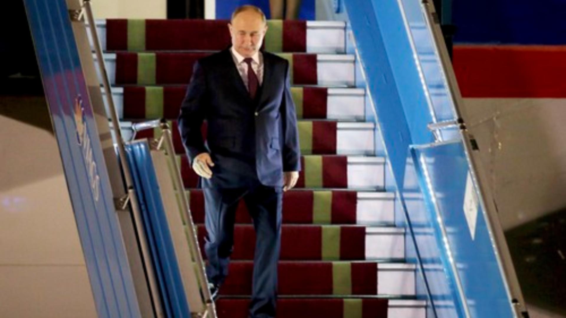 Vladimir Putin a ajuns în Vietnam pentru o vizită oficială. Foto: Profimedia