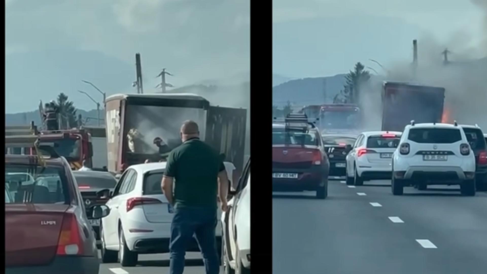 Un TIR a luat foc pe un sens al DN 1, la Băneşti. Traficul este blocat în zonă