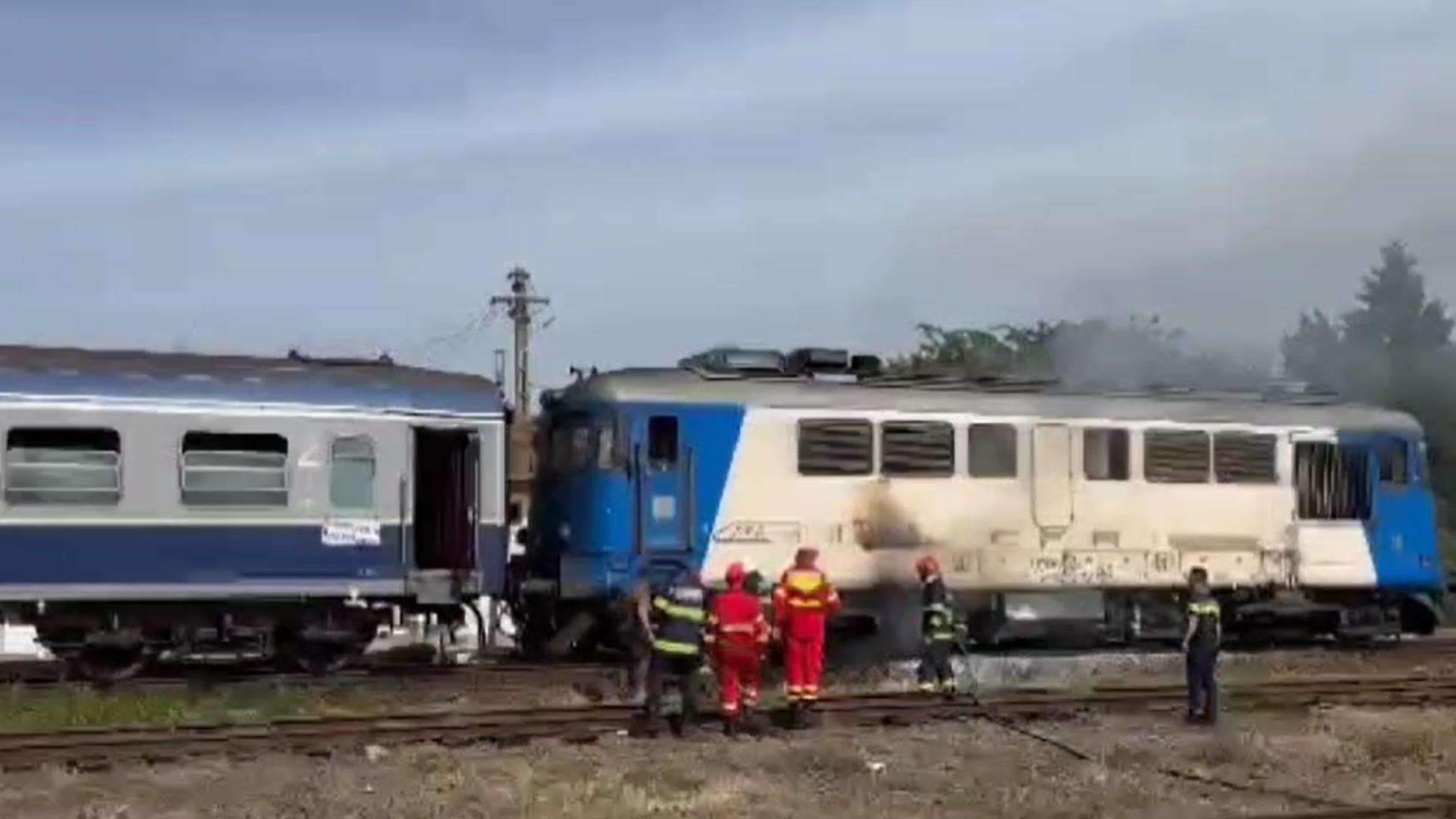 Locomotivă în flăcări, în stația Strejești