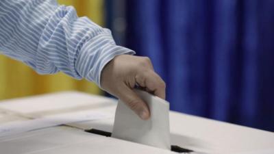 Rezultatele parțiale pentru alegeri, anunțate de BEC: 500.000 de voturi NULE! Cum au votat românii