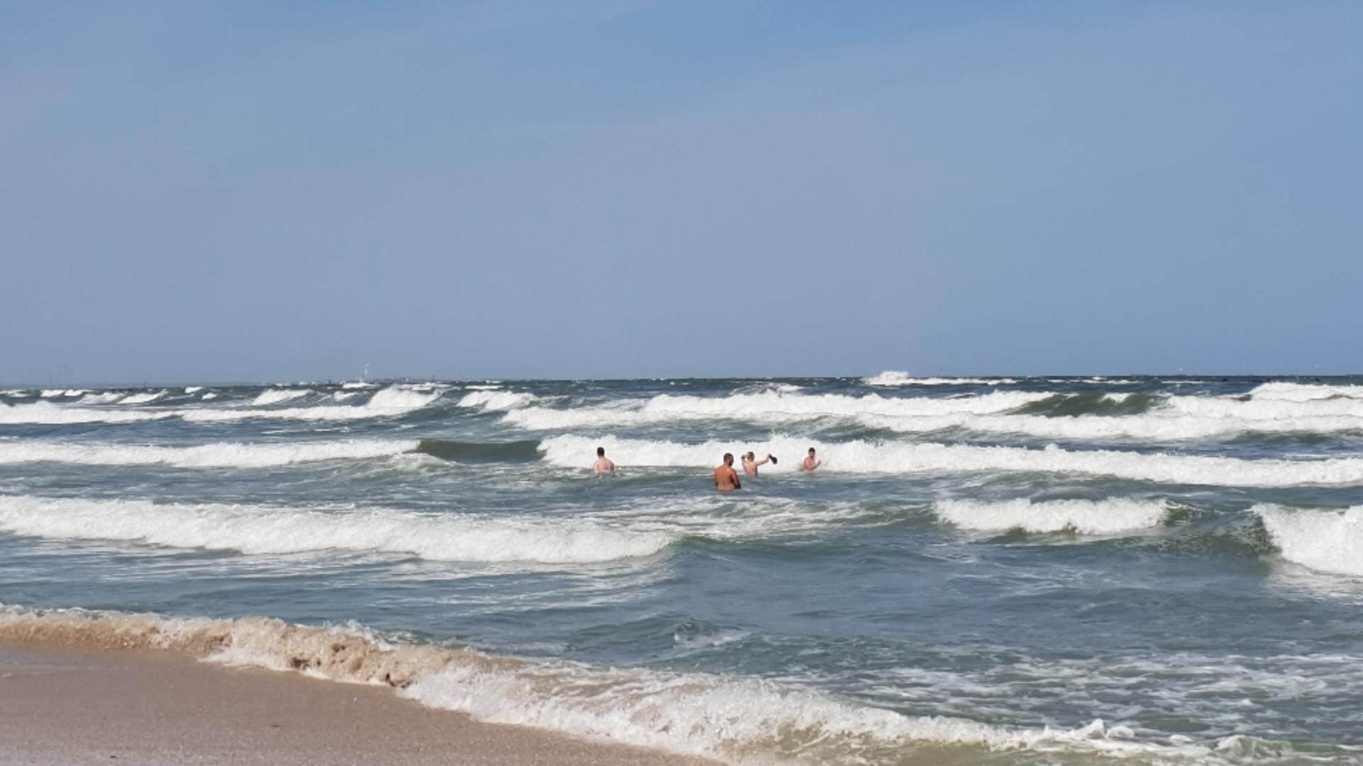 Pericol mortal pe litoral: craterele care "aspiră" turiștii în mare / Foto: Inquam Photos