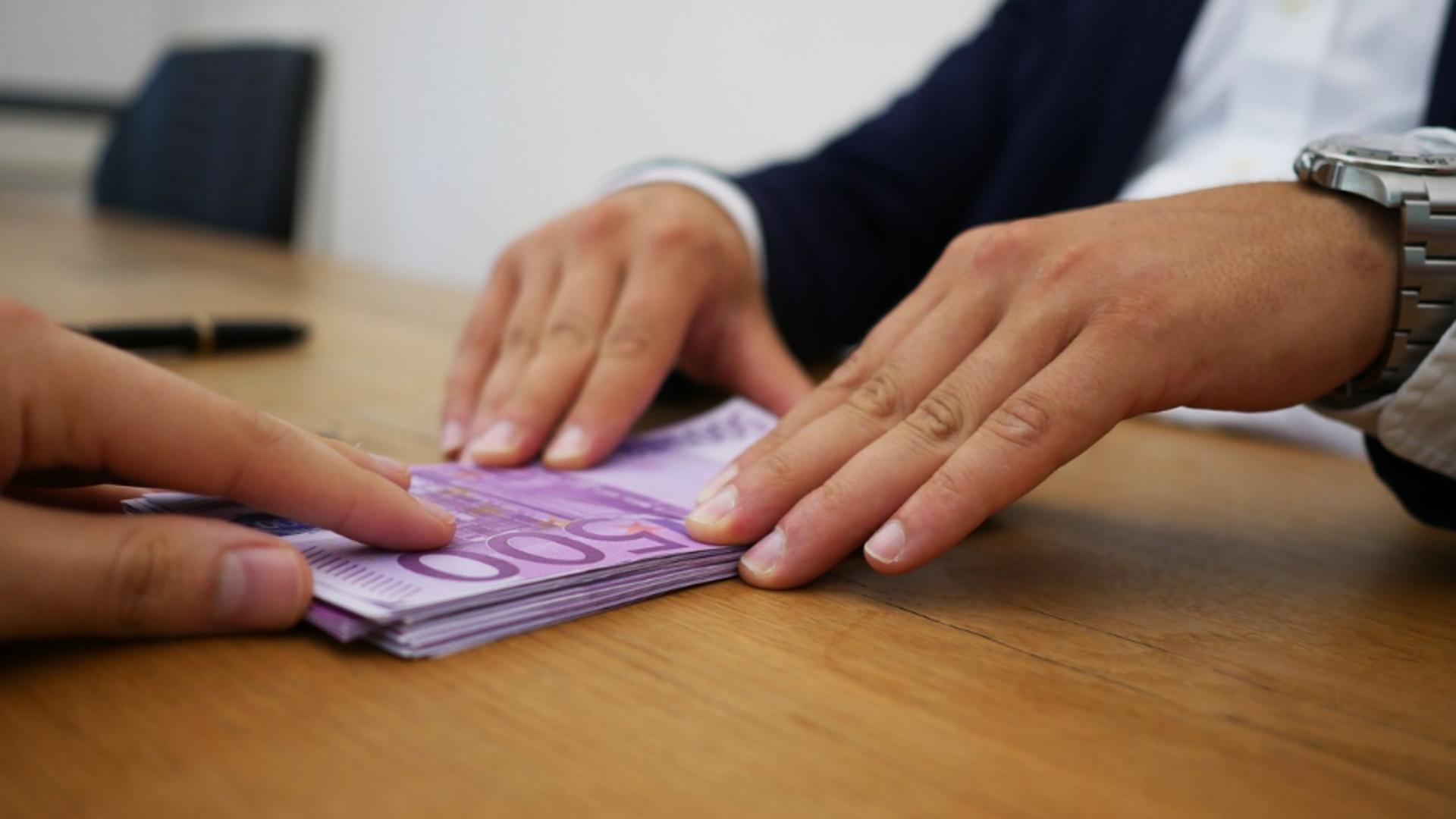 Ce se ascunde în spatele plăților anticipate ale creditelor bancare. Un expert financiar rupe tăcerea