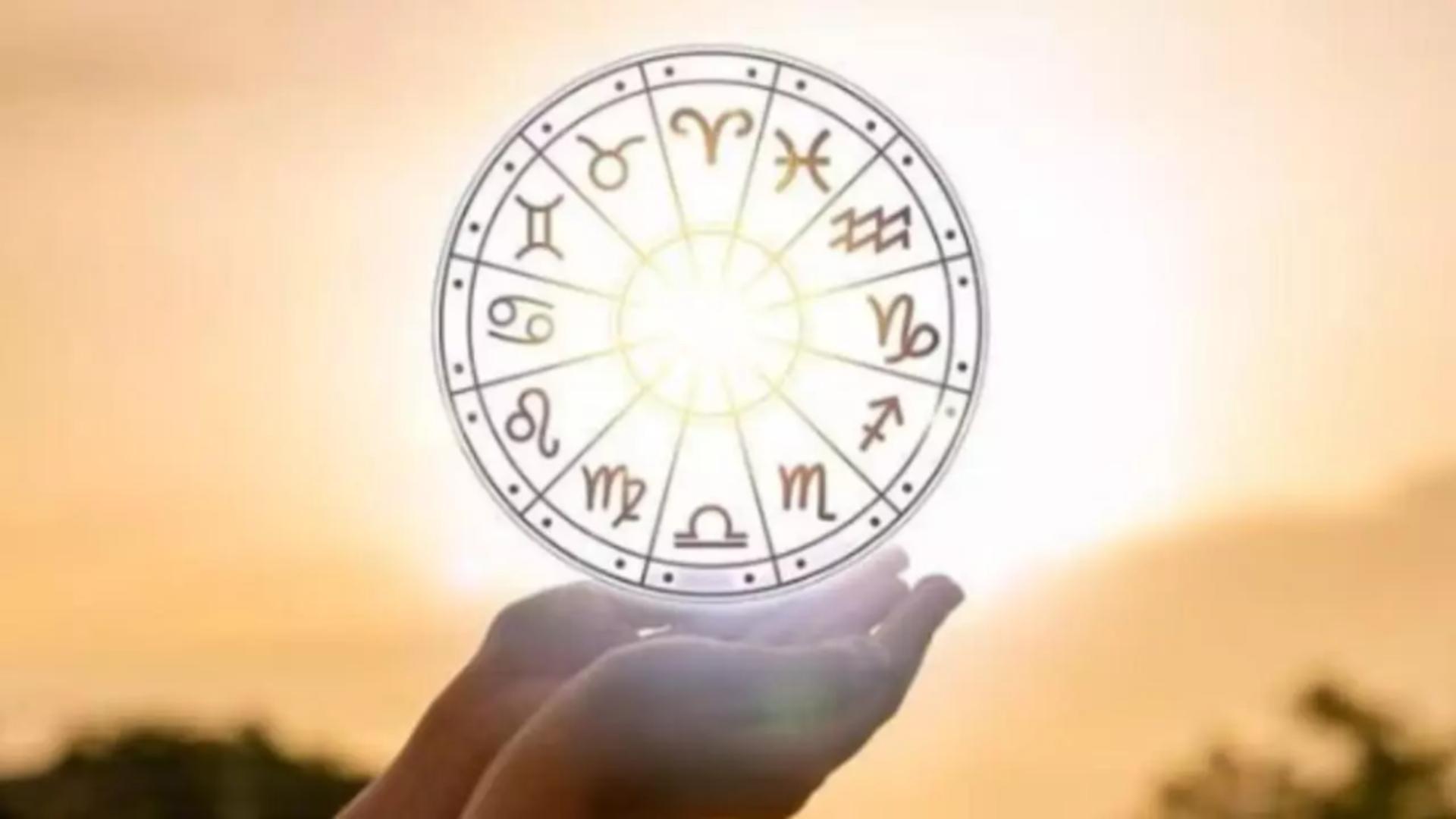 Horoscopul lunii august 2024. Nativii sunt tot mai dornici să-și găsească marea dragoste