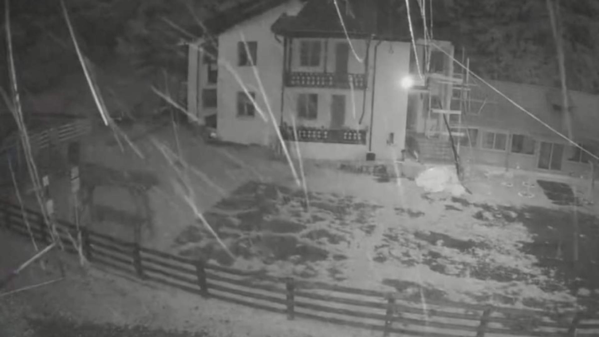 Surpriză meteorologică: Ne aflăm în plină vară, însă într-un loc din România ninge ca-n povești - VIDEO