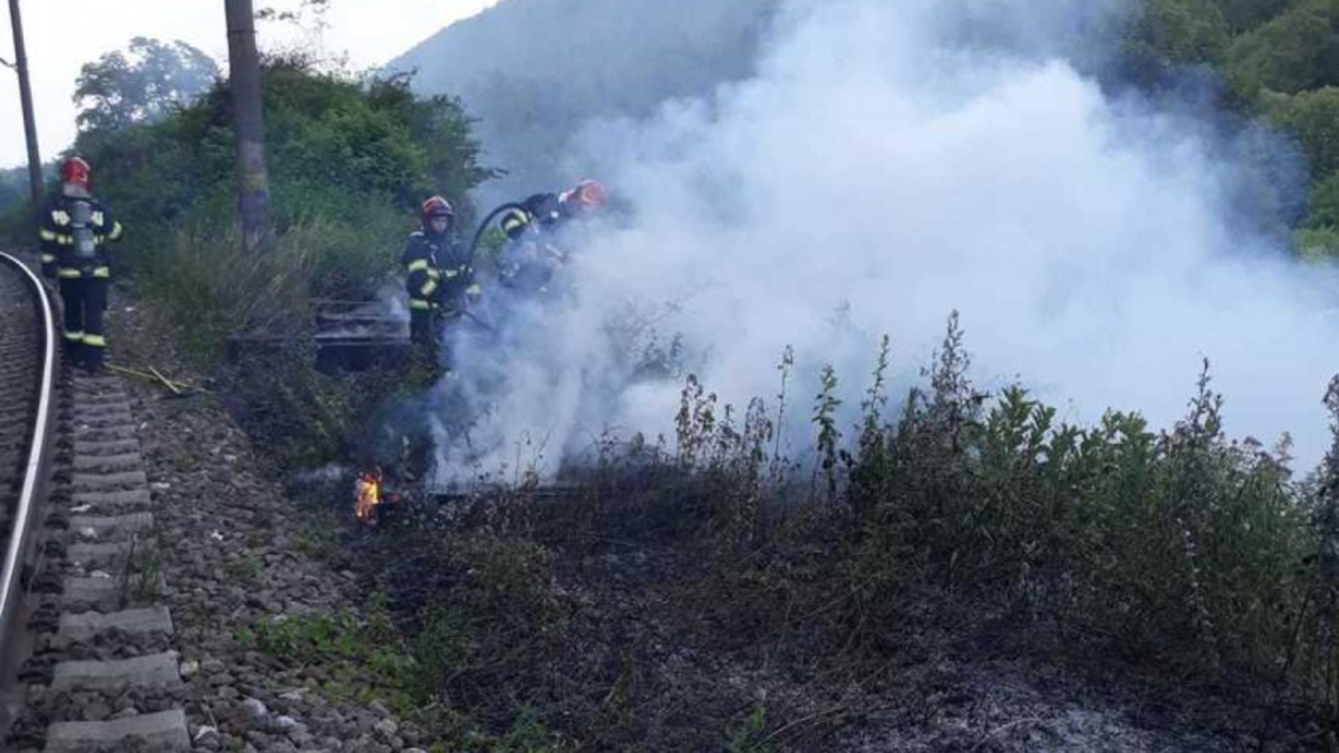 Au fost anunțate întârzieri ale trenurilor din cauza unor incendii de vegetație
