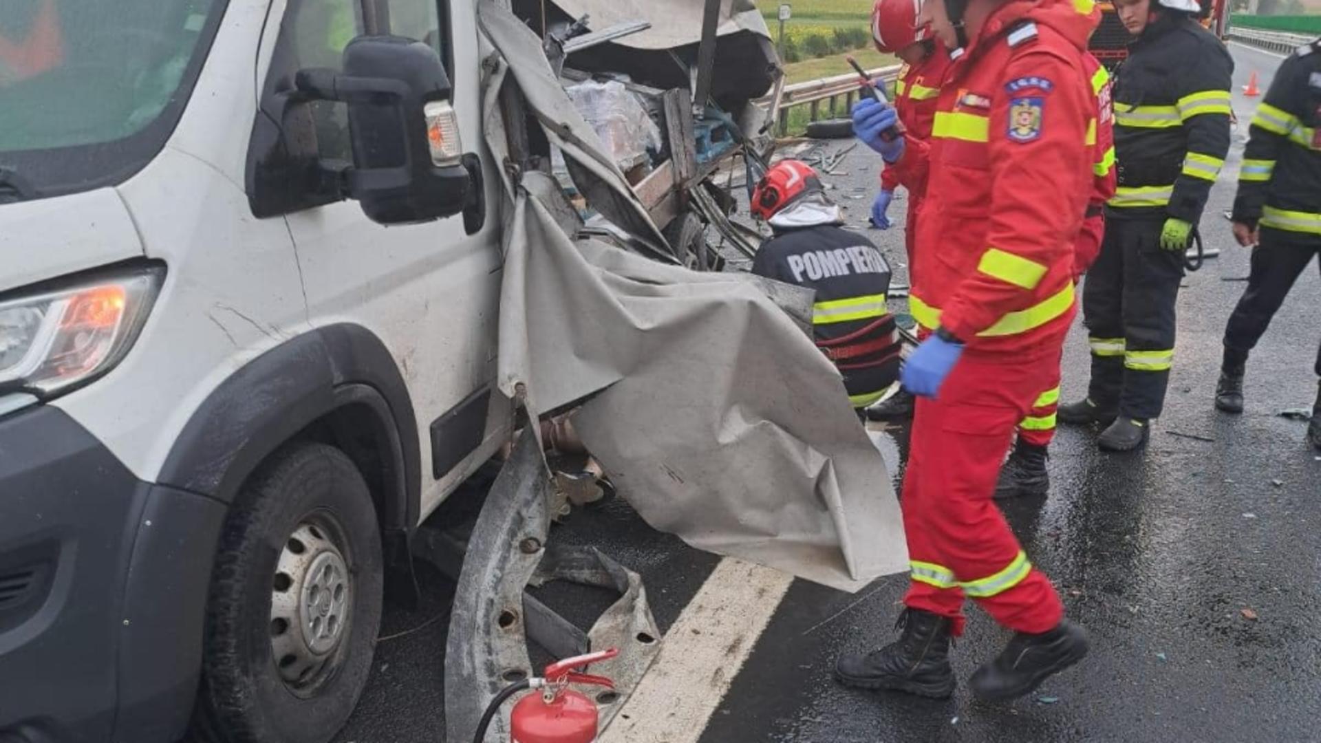 Accident tragic pe Autostrada A1: Șofer lovit mortal de un TIR după ce a coborât din mașină