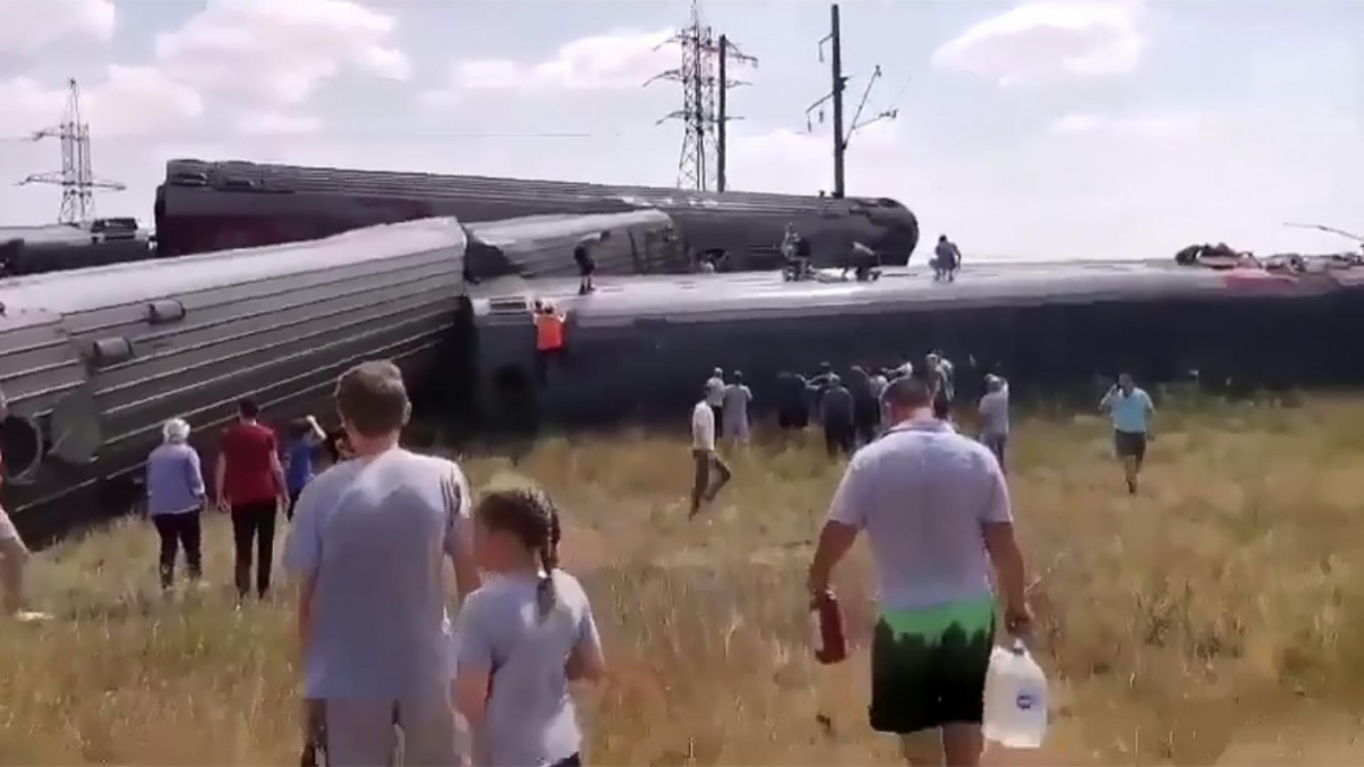 Accident feroviar cumplit: În jur de 100 de victime după ce un tren a deraiat