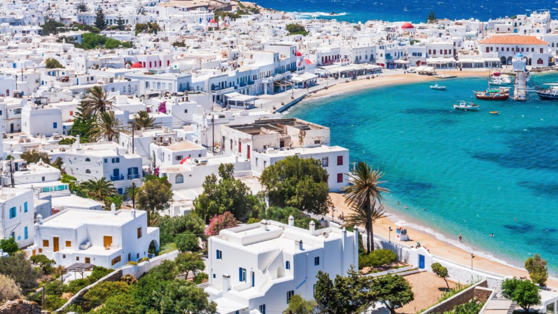 Un bar de pe insula grecească Mykonos a devenit faimos pentru prețurile sale exagerate