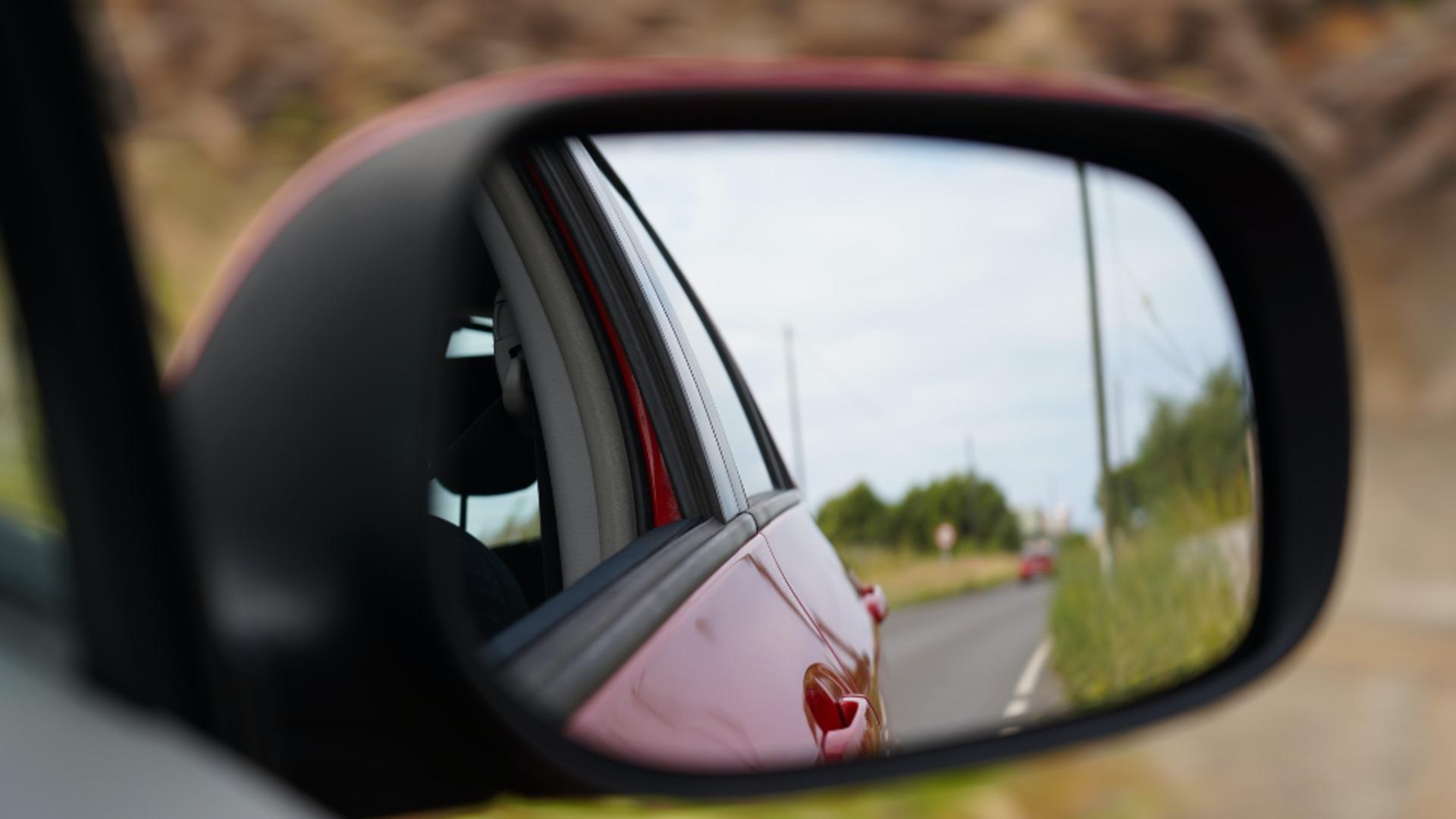 Înșelătoria cu oglinzile auto