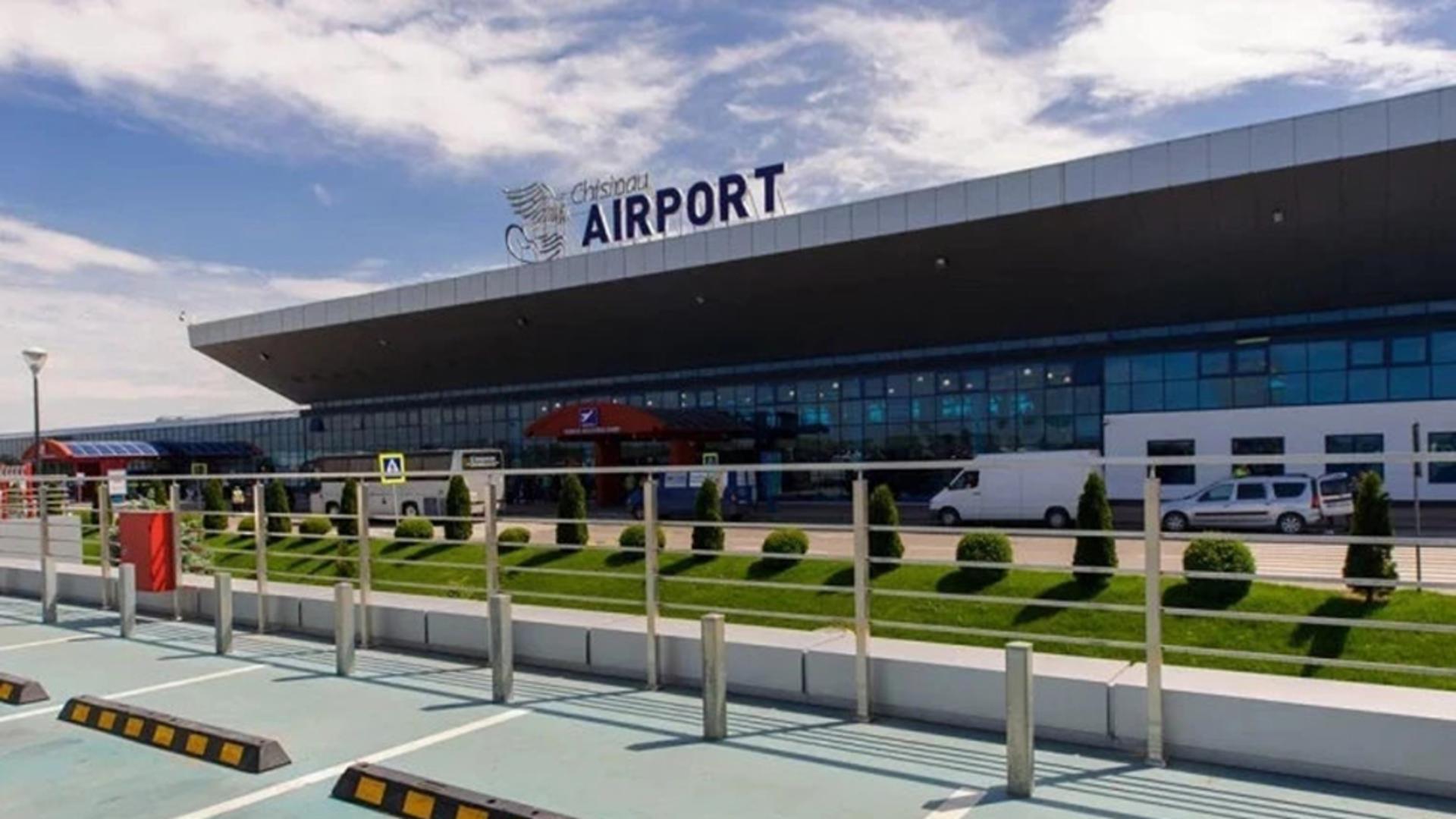 ALERTĂ cu bombă la aeroportul din Chișinău! Sute de persoane au fost evacuate. Trupele speciale au intervenit de urgență