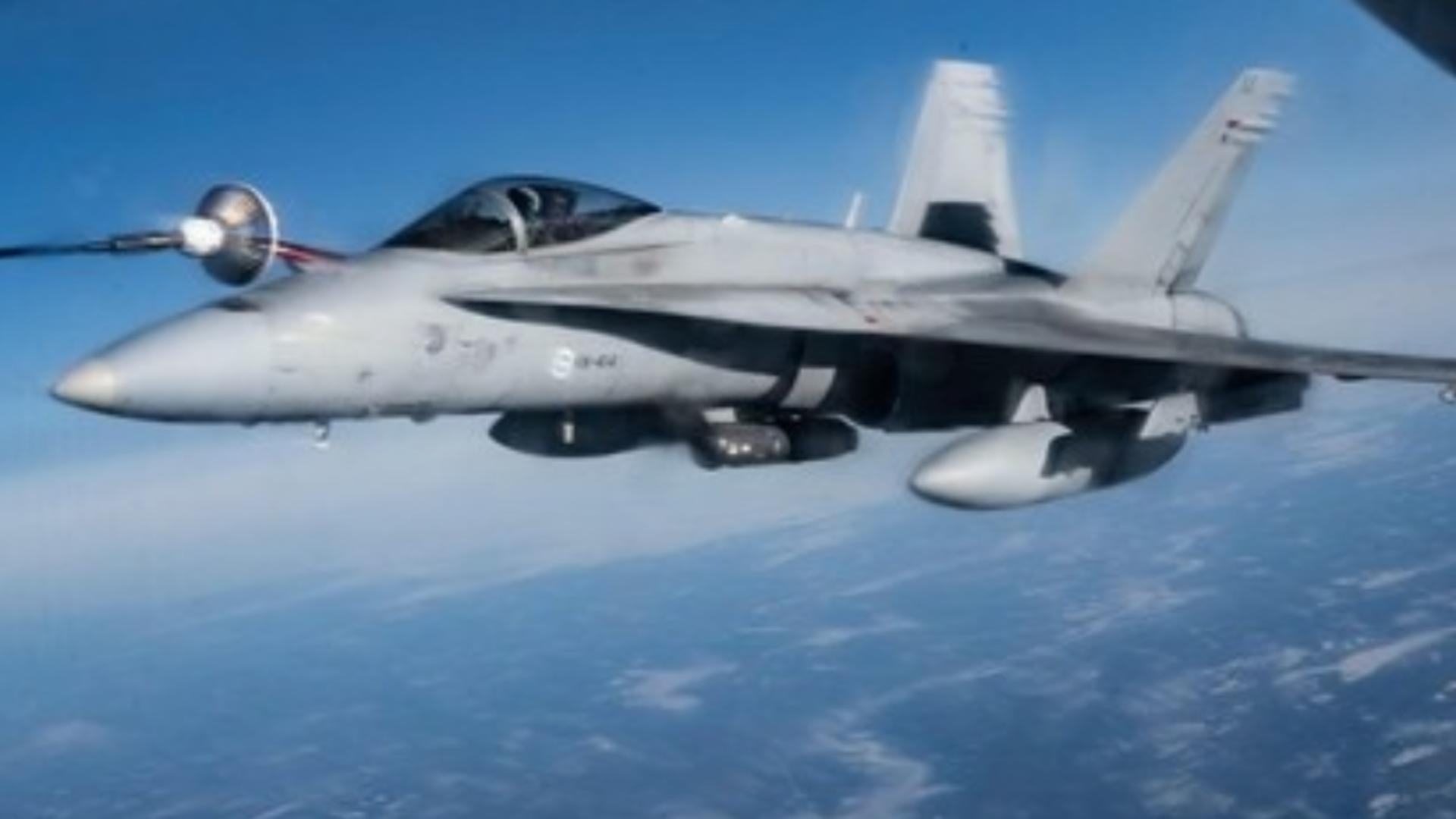 Spectacol de zile mari sâmbătă, pe cerul Capitalei: Aeronave F-16 ale forţelor române şi F-18 din Finlanda vor încânta spectatorii