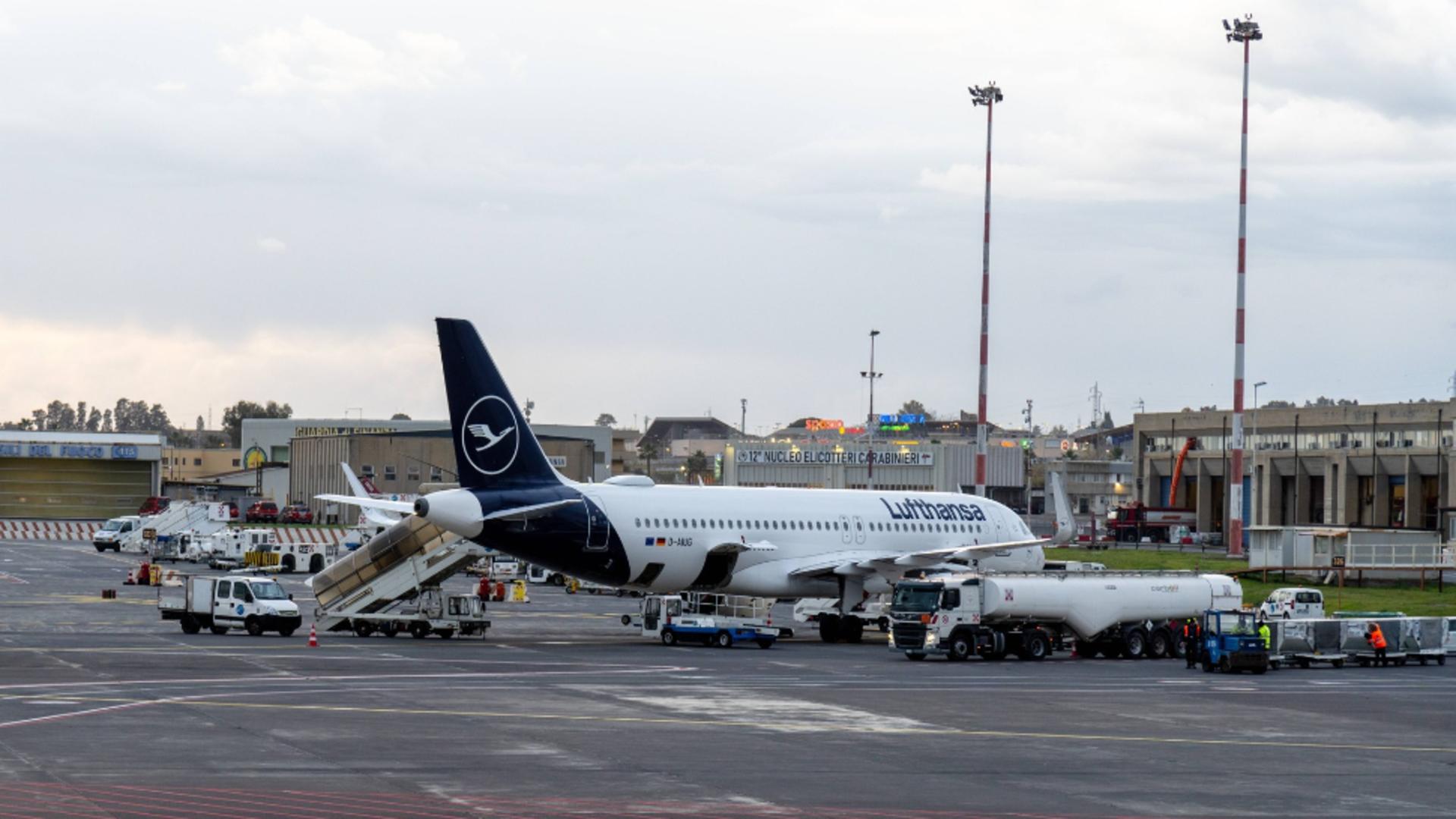 Traficul aerian, suspendat pe aeroportul din Catania, după erupția vulcanului Etna. MAE a emis o atenționare de călătorie