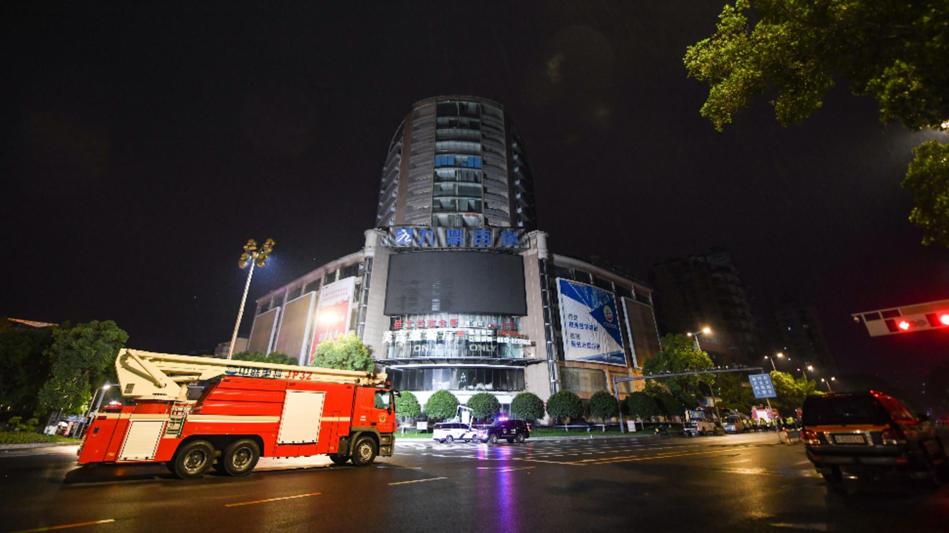 Incendiu devastator, la un centru comercial din China / Foto: Profi Media