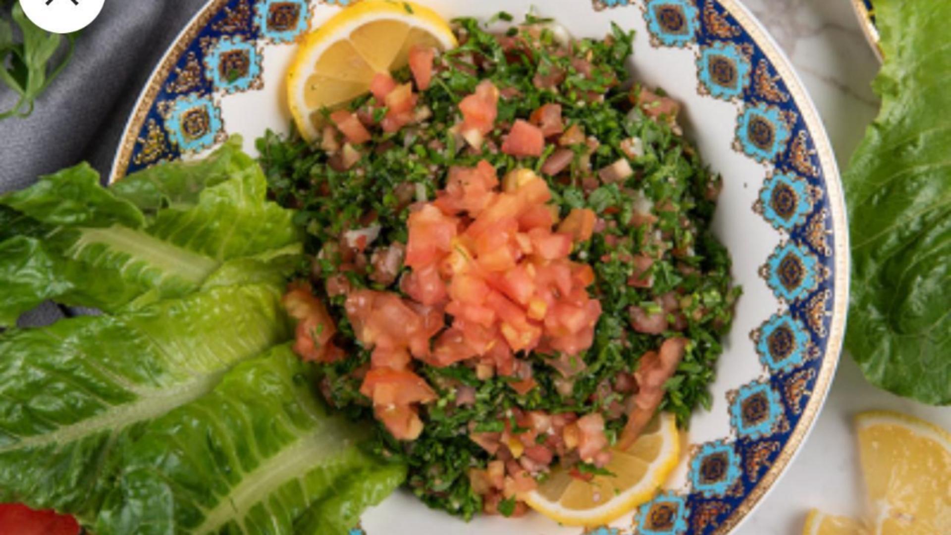 Rețeta orientală de Tabouleh, cea mai apreciată salata în țările arabe. Este un adevărat energizant natural