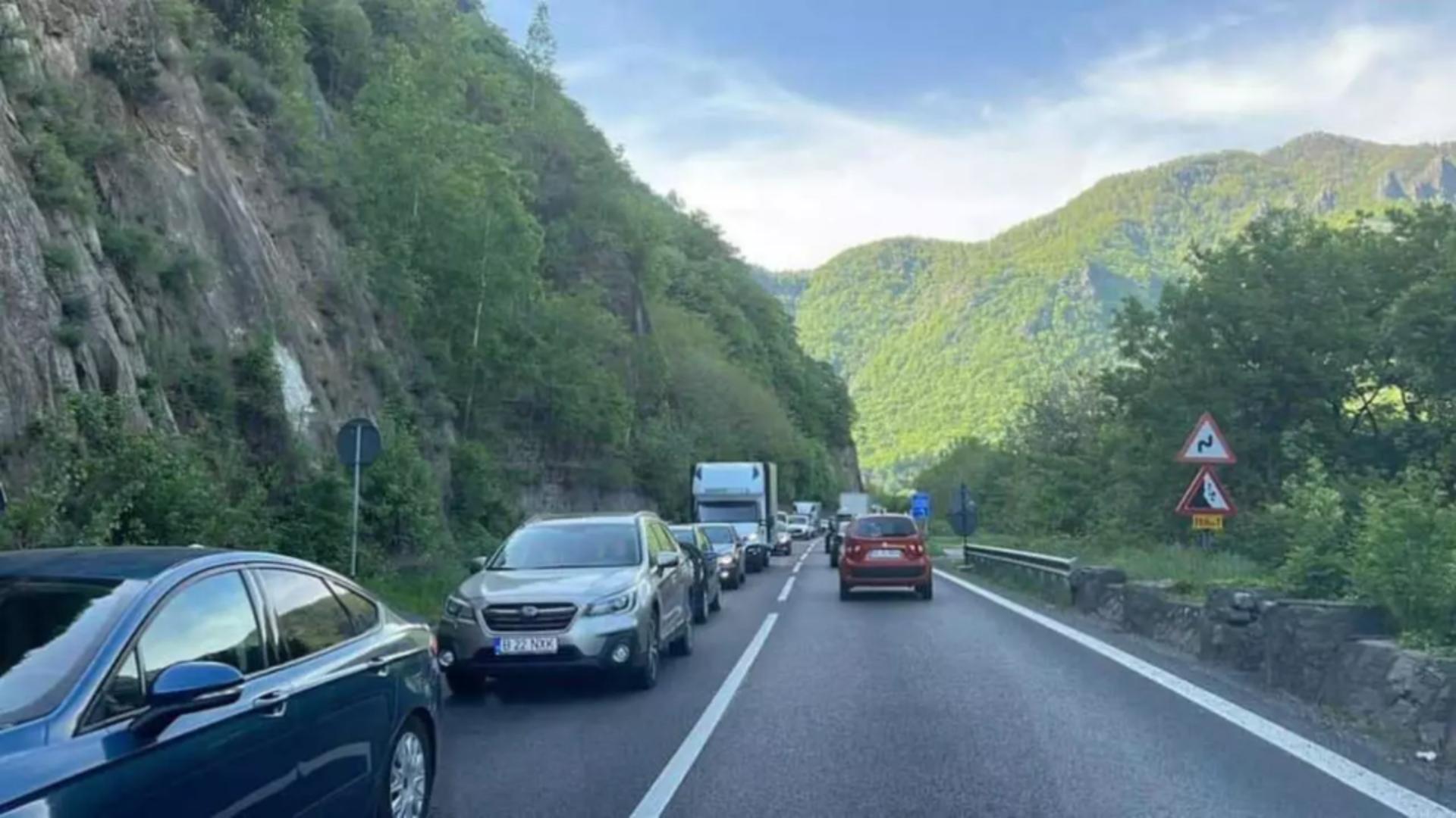 CNAIR primite că din 9 august se reia traficul pe Valea Oltului. Foto/Arhivă