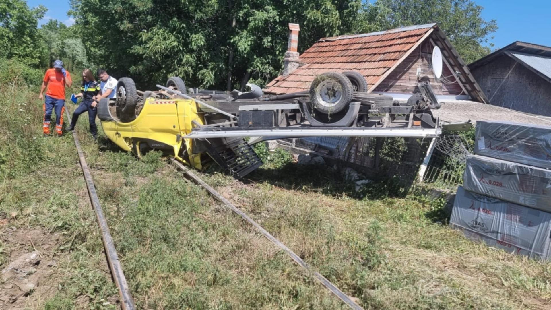 Accident rutier feroviar în România. 130 de pasageri aflați la bord