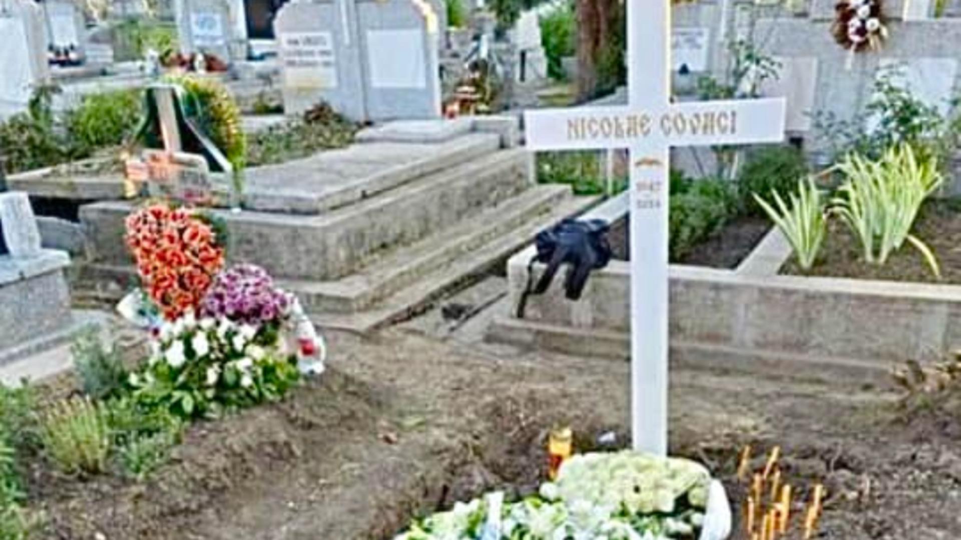 Nicu Covaci a fost înmormântat în mare secret : porțile cimitirului au fost închise cu lanțuri. Un prieten de-al artistului a sărit gardul