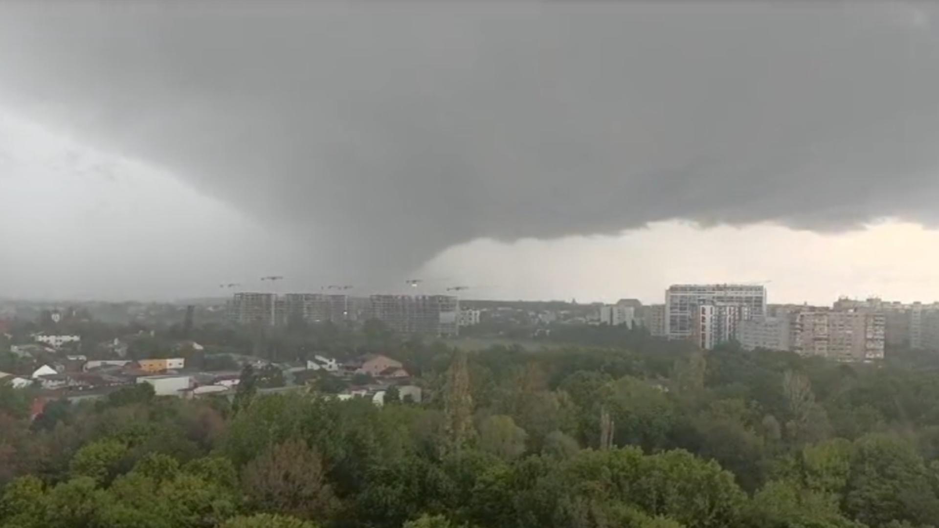 Capitala și județul Ilfov, lovite de VIJELII! Locuitorii au primit mesaj RO-Alert de vreme extremă / Foto: Meteoplus