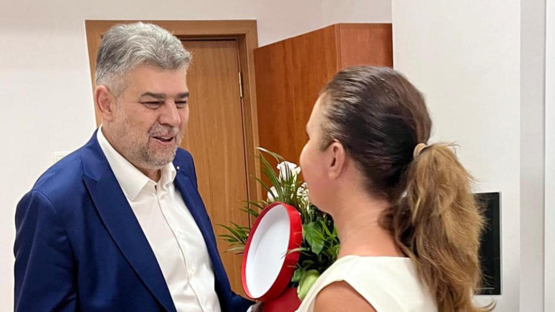 Marcel Ciolacu a vizitat-o pe Natalia Intotero. Cum se simte ministrul Familiei după ce s-a răsturnat cu mașina pe Valea Oltului