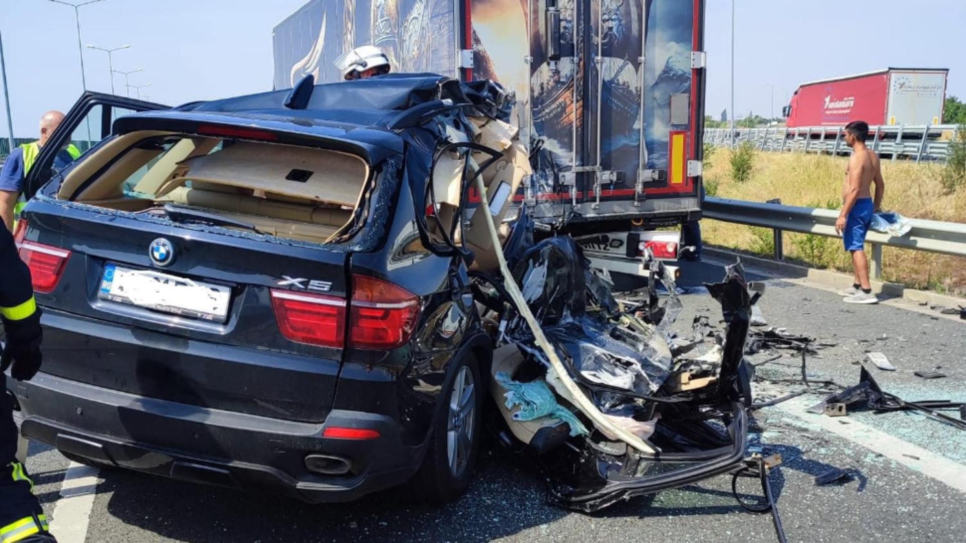 Impact devastator între un autoturism și un TIR pe A11, în județul Arad/ Foto: Facebook Info Trafic 24 