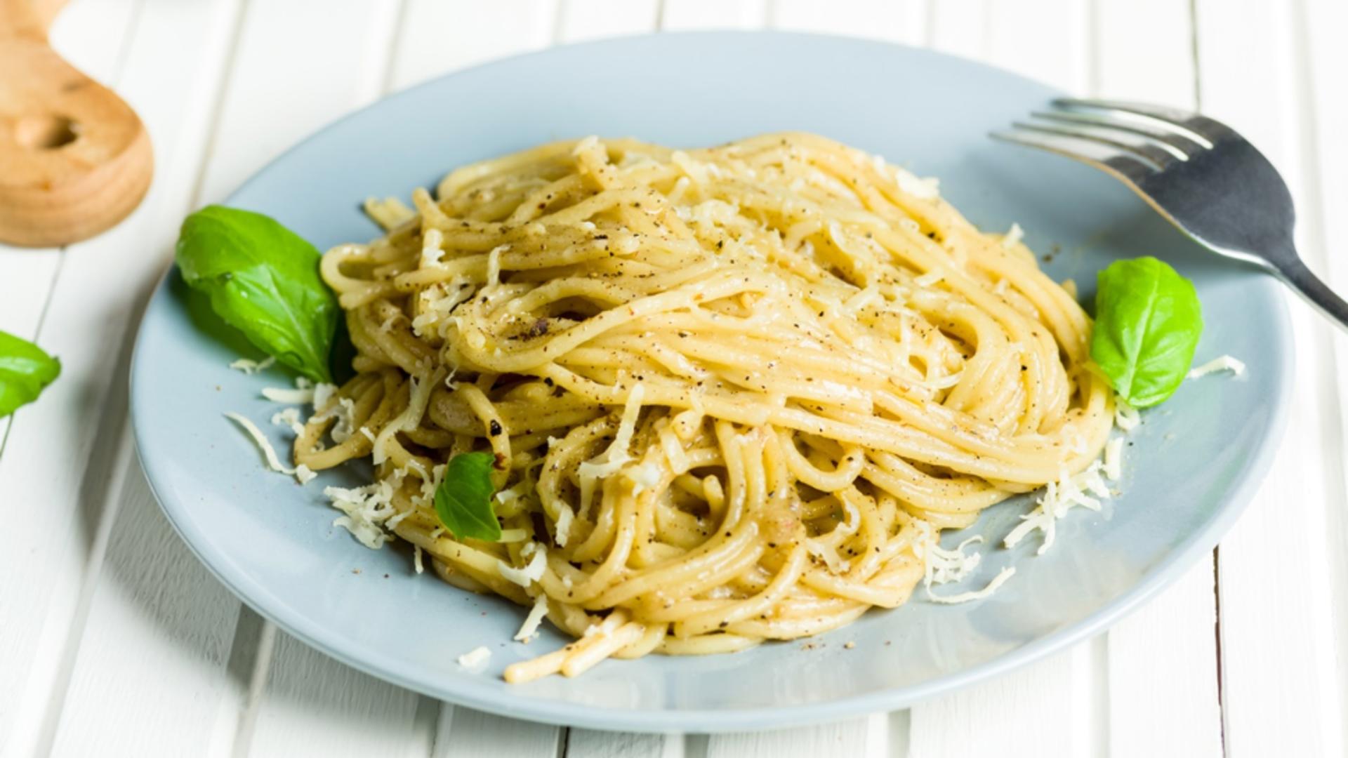 Cacio e Pepe. Rețetă de paste simplă din bucătăria italiană