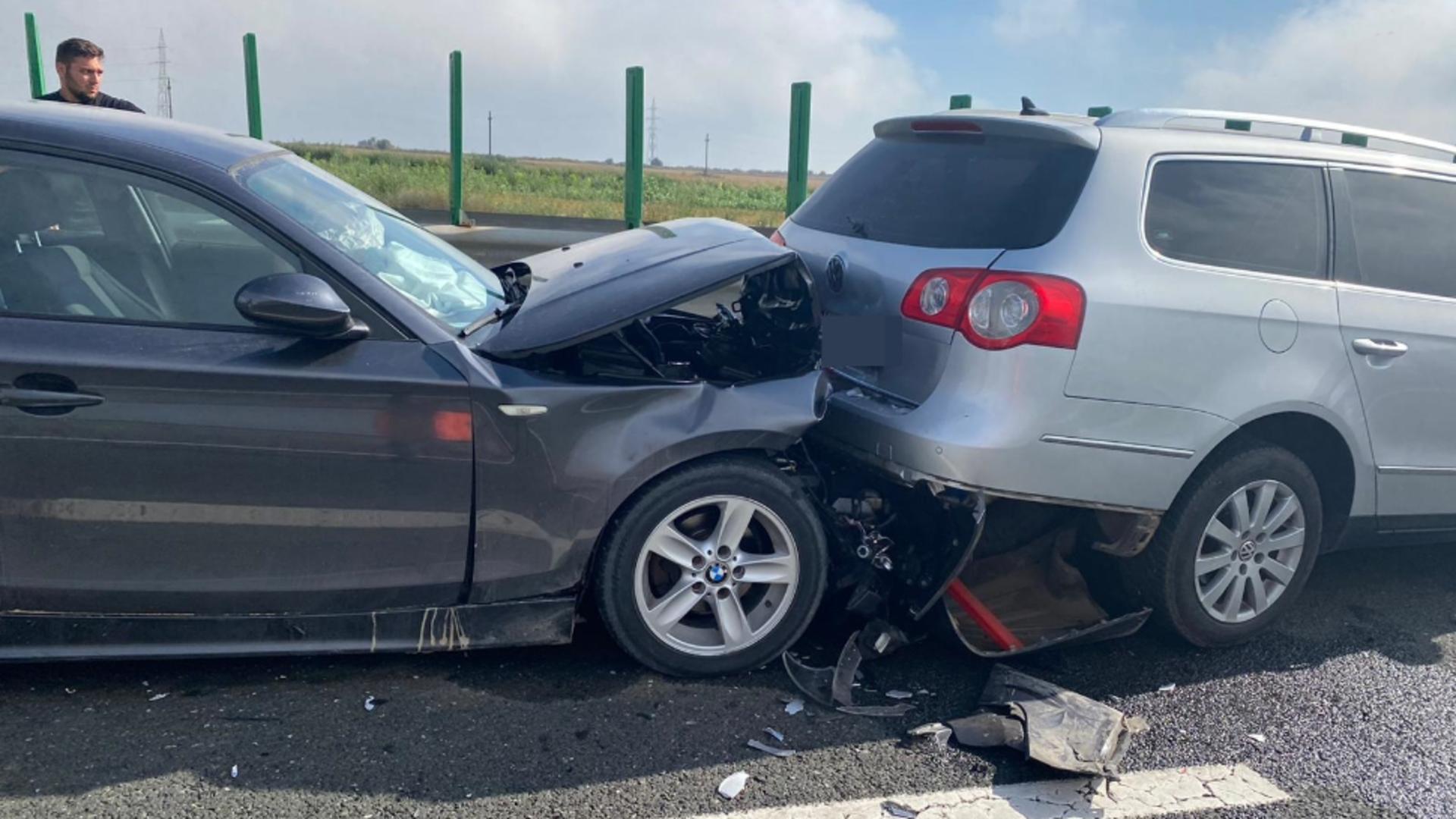 Carambol pe Autostrada A1. Se circulă pe o singură bandă iar coada de mașini depășește doi kilometri