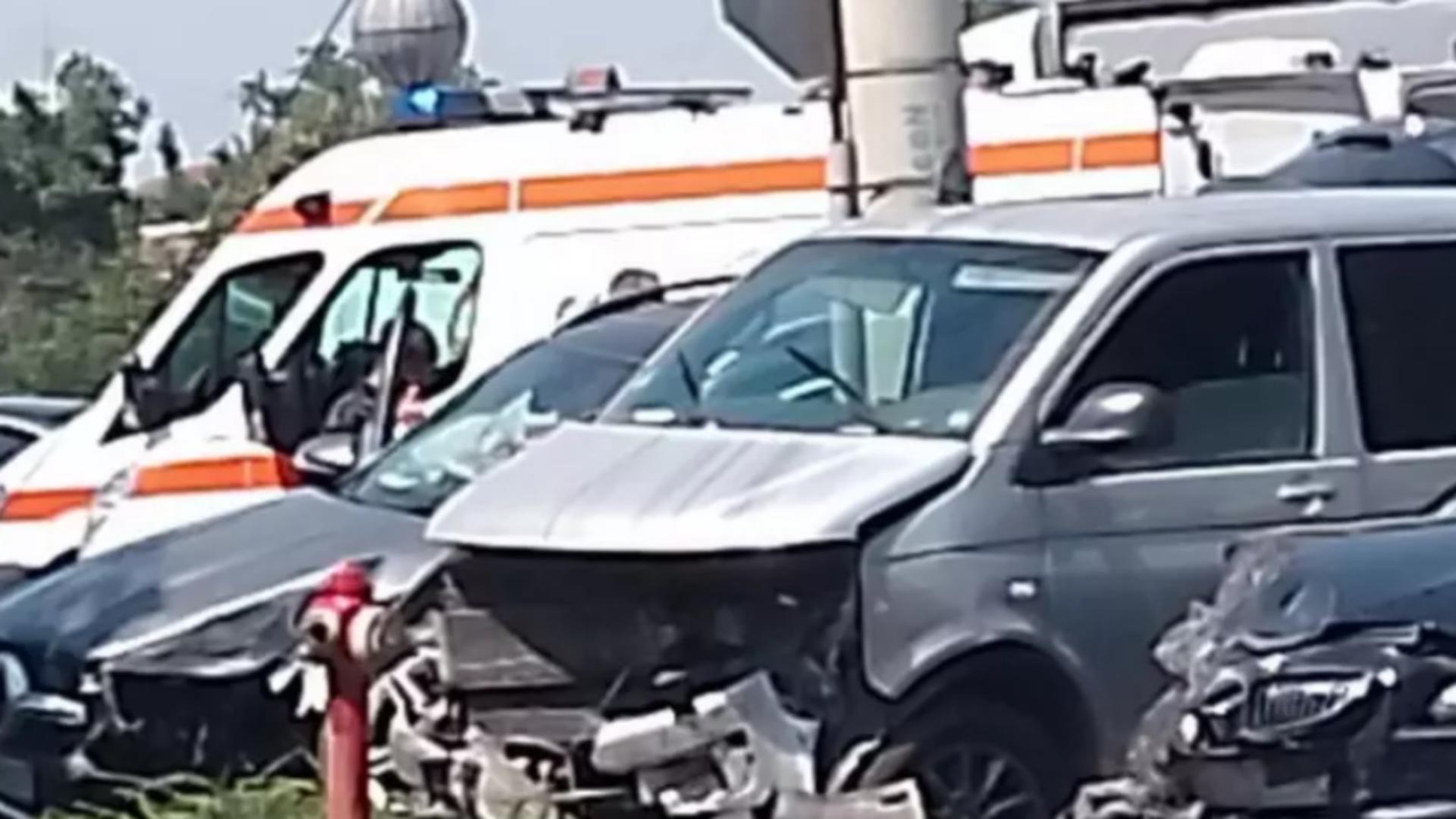 Un bărbat a făcut infarct după ce și-a văzut rudele decedate într-un accident de mașină. Printre victime, și o fetiță de 3 ani