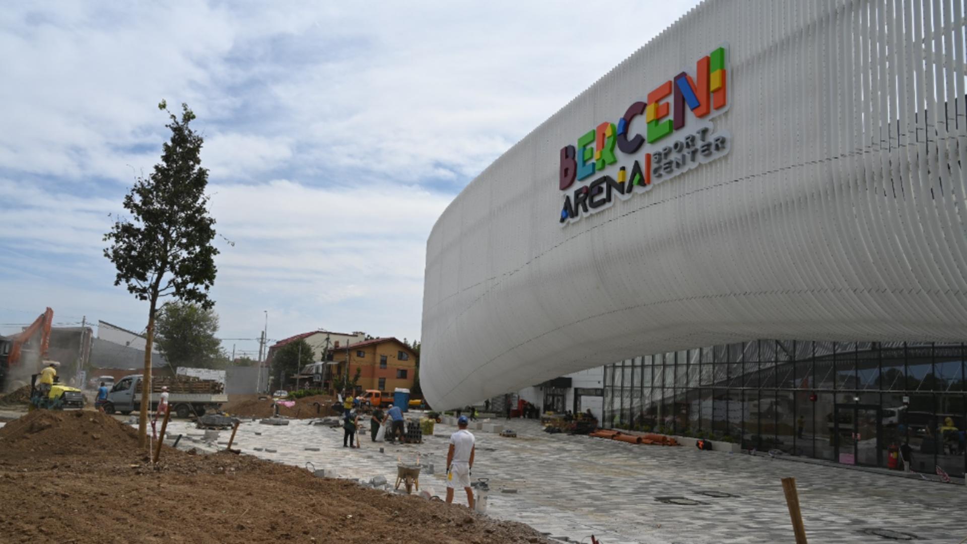 Supercupa României la Hochei, partida CSM Corona Braşov - ACSH Gheorgheni inaugurează Patinoarul Berceni Arena