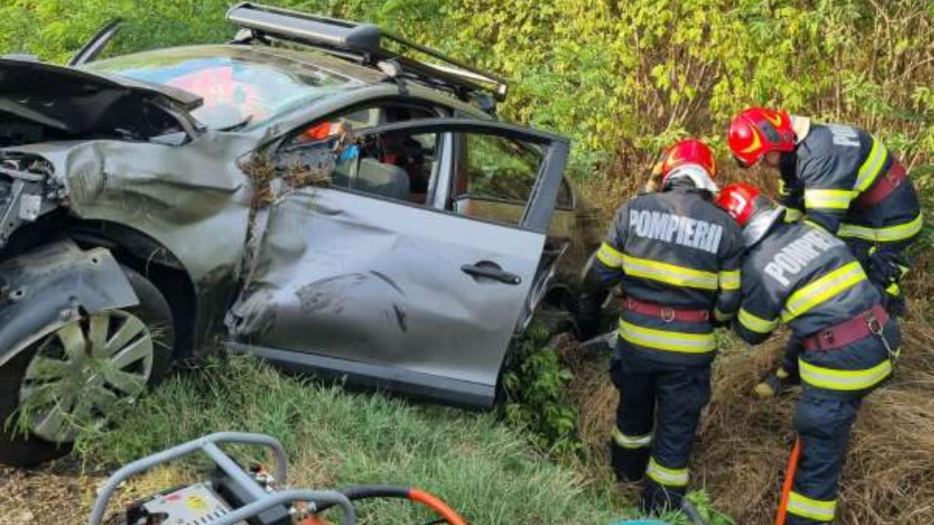  Trei maşini implicate într-un accident pe DN 15D. Foto: Agerpres