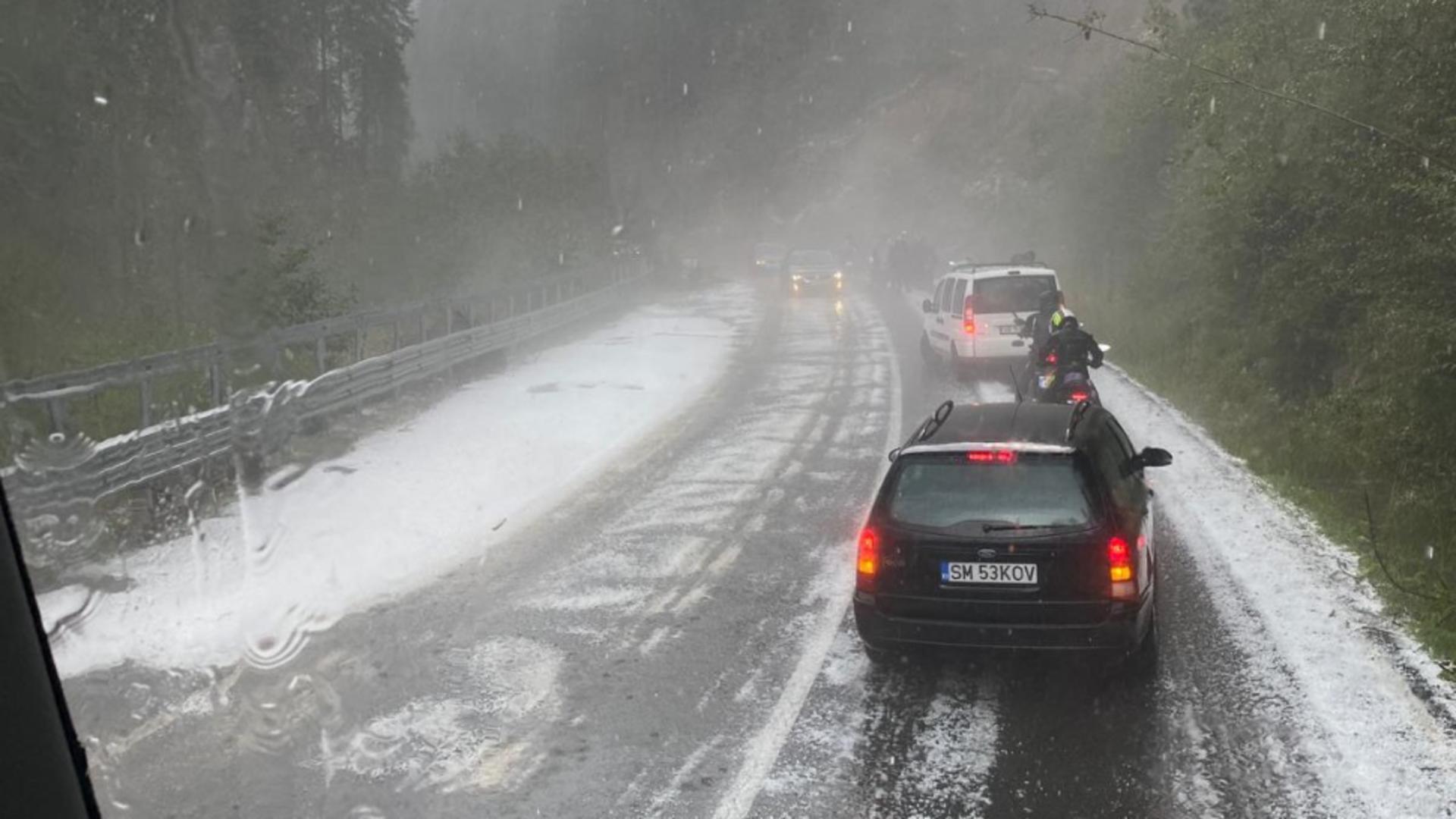 Traficul a fost blocat în ambele sensuri (Foto: IPJ ALba)