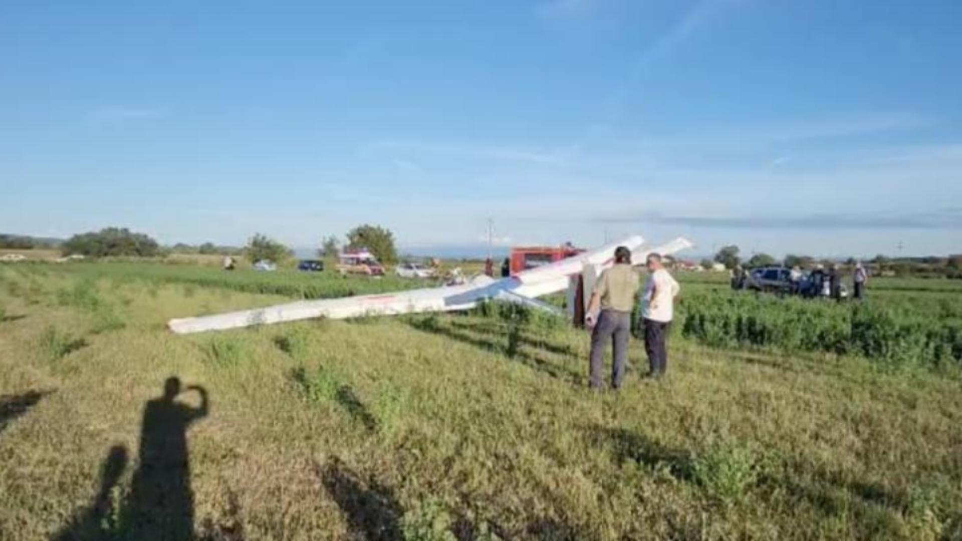 Accident aviatic! Un planor s-a prăbușit la Deva. Pilotul a fost rănit