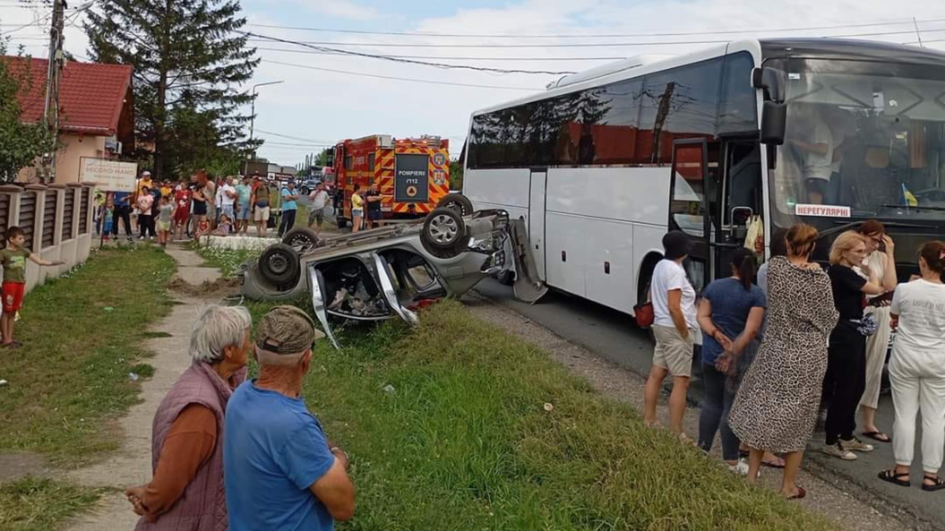 Niciun pasager din cei 48 ai autocarului nu a suferit vreo leziune. Foto/ISU