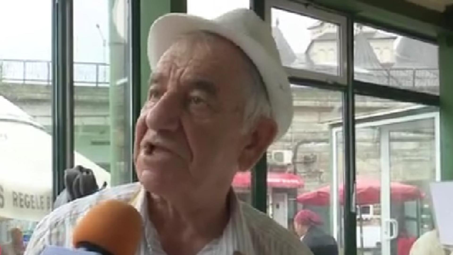 Povestea emoționantă a bătrânului care vinde caș de 12 ani - VIDEO