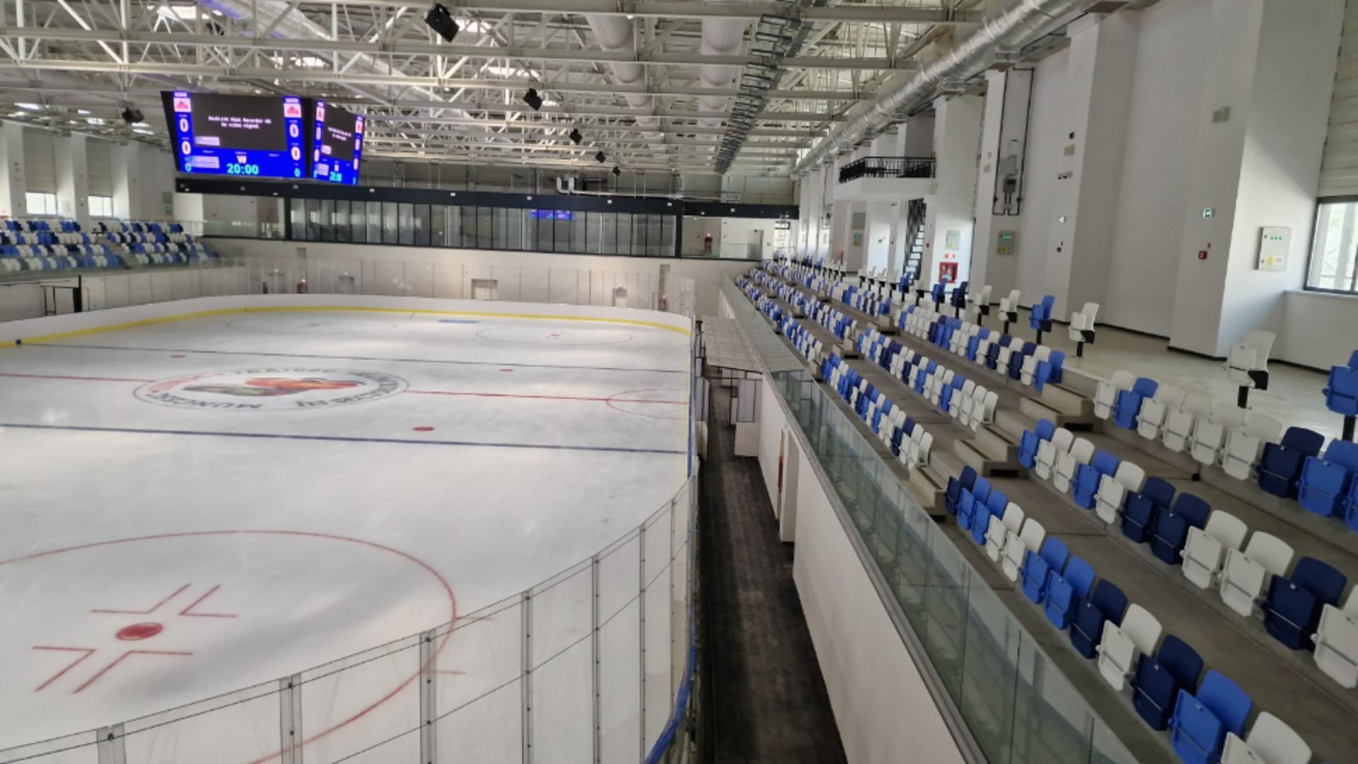 Se fac ultimele pregătiri la Berceni Arena, noul patinoar din București, care a primit și omologarea