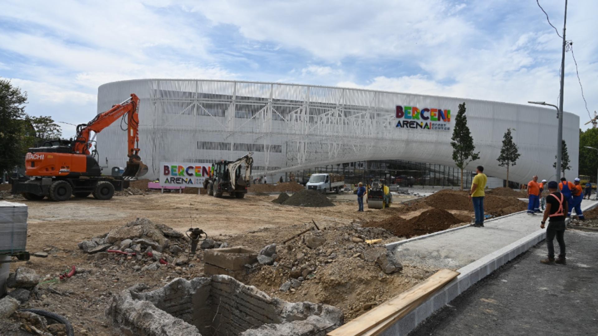 Patinoarul Berceni Arena este o construcție nouă, cu două niveluri – parter și etaj 