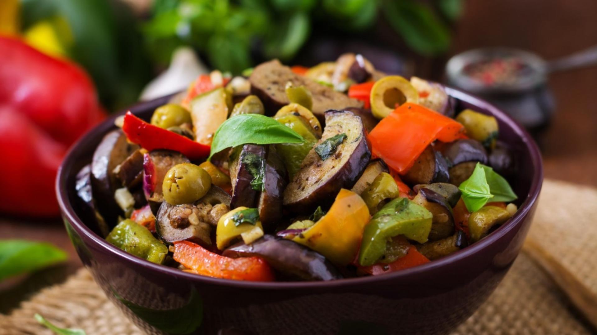 Caponata siciliană, preparat rustic italian ușor de făcut acasă. Foto/Profimedia