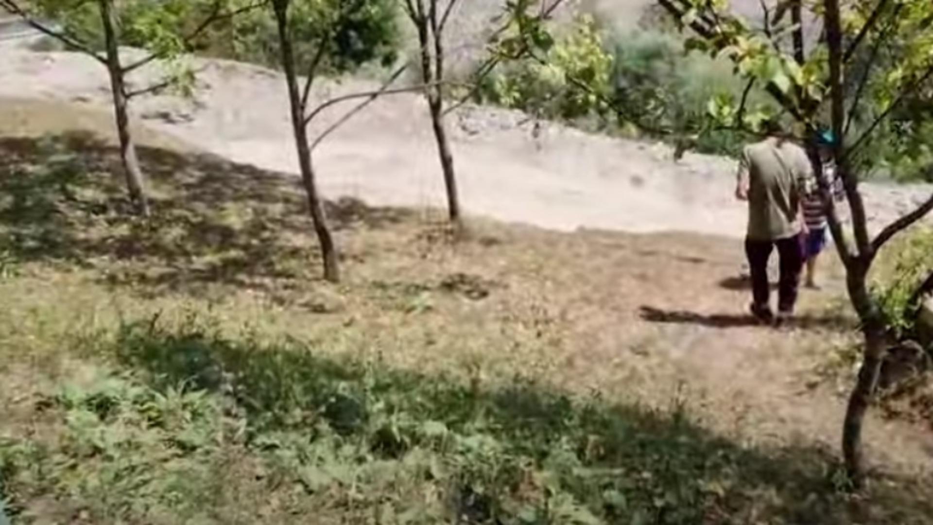 Zeci de case în pericol din cauza lucrărilor la centură. Locuințele o iau la vale - VIDEO