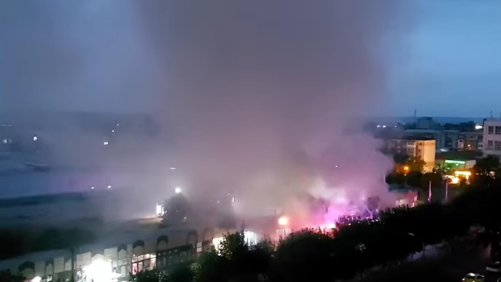 Incendiu devastator într-o zonă centrală din Craiova. Mai multe spații comerciale au fost distruse, intervenție masivă a pompierilor - FOTO/VIDEO