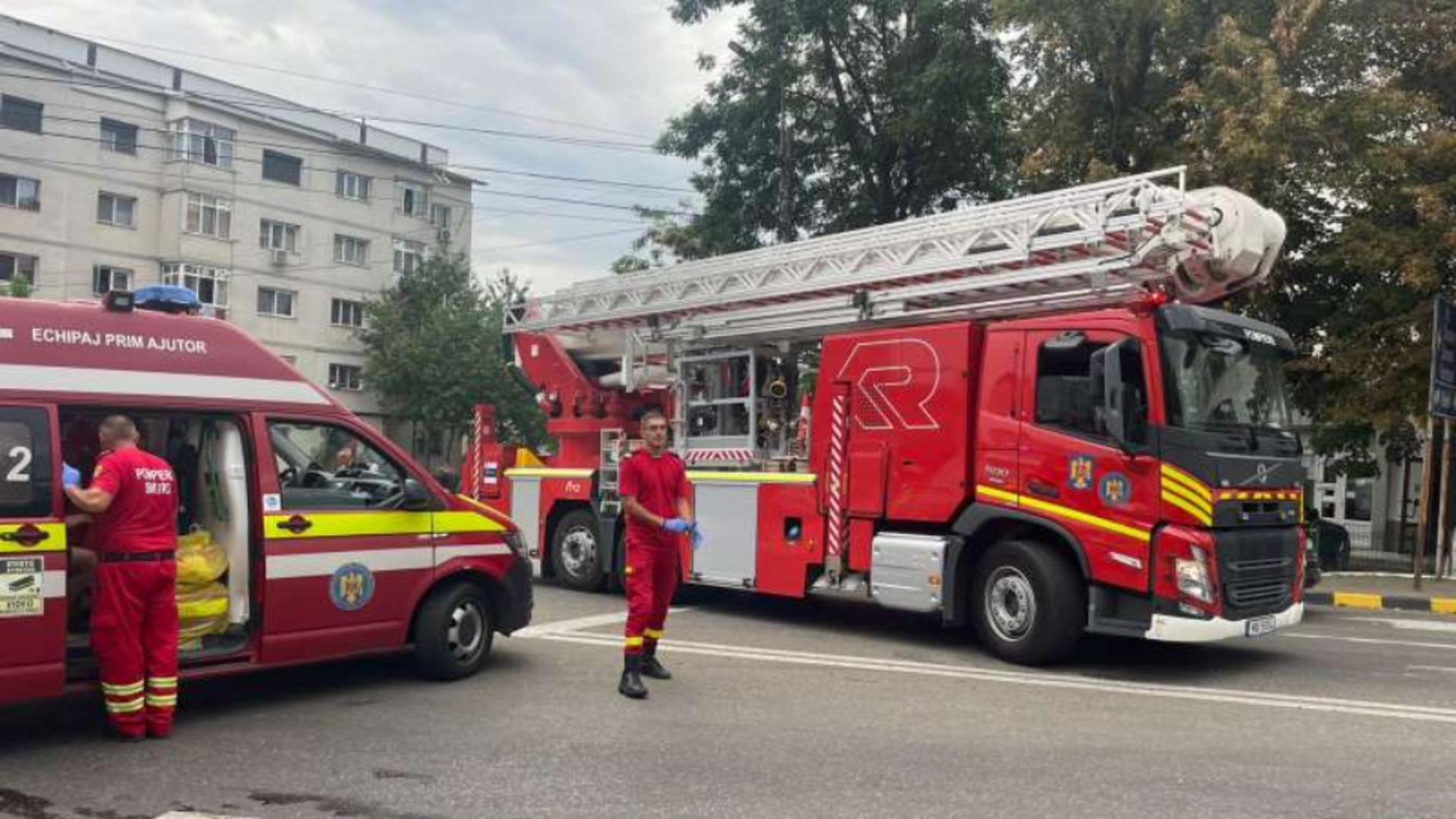 Incendiu într-un bloc din Botoșani. Foto: ISU Botoșani/Agerpres