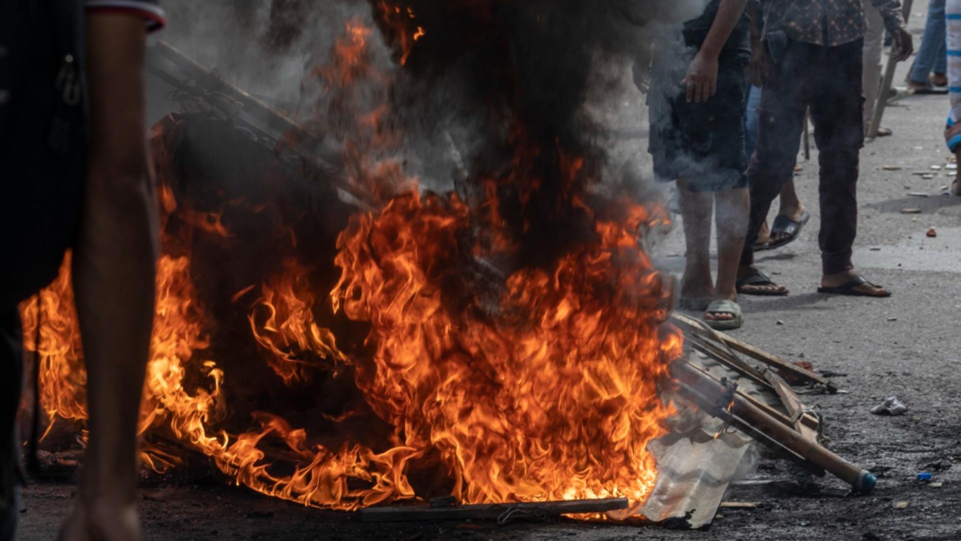 Stare de asediu în Bangladesh: Cel puţin 73 de oameni au murit în urma unor violenţe manifestaţii antiguvernamentale - GALERIE FOTO