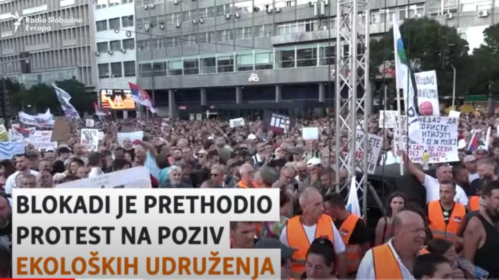 Proteste masive cu mii de oameni. Gară blocată în Serbia