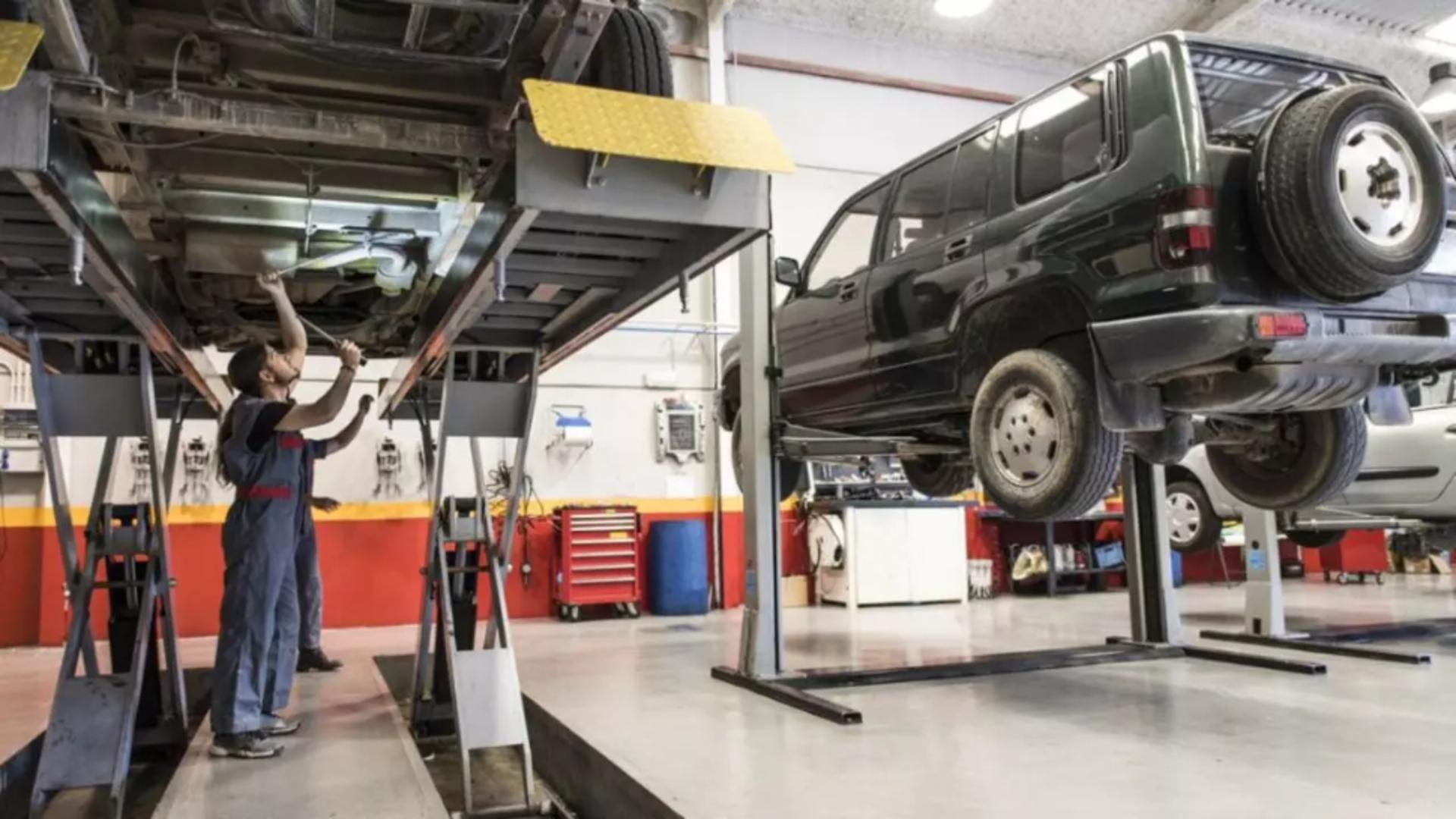 Patronii serviceurilor susțin că valoarea primelor de despăgubire este prea mică în raport cu manopera