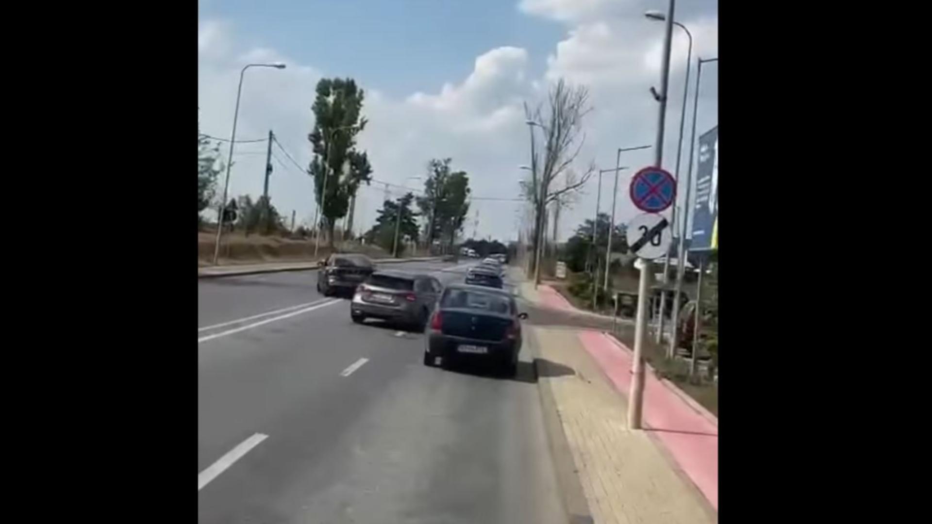 Șoferii mergeau în zig-zag pe șosea. Foto/Captură video